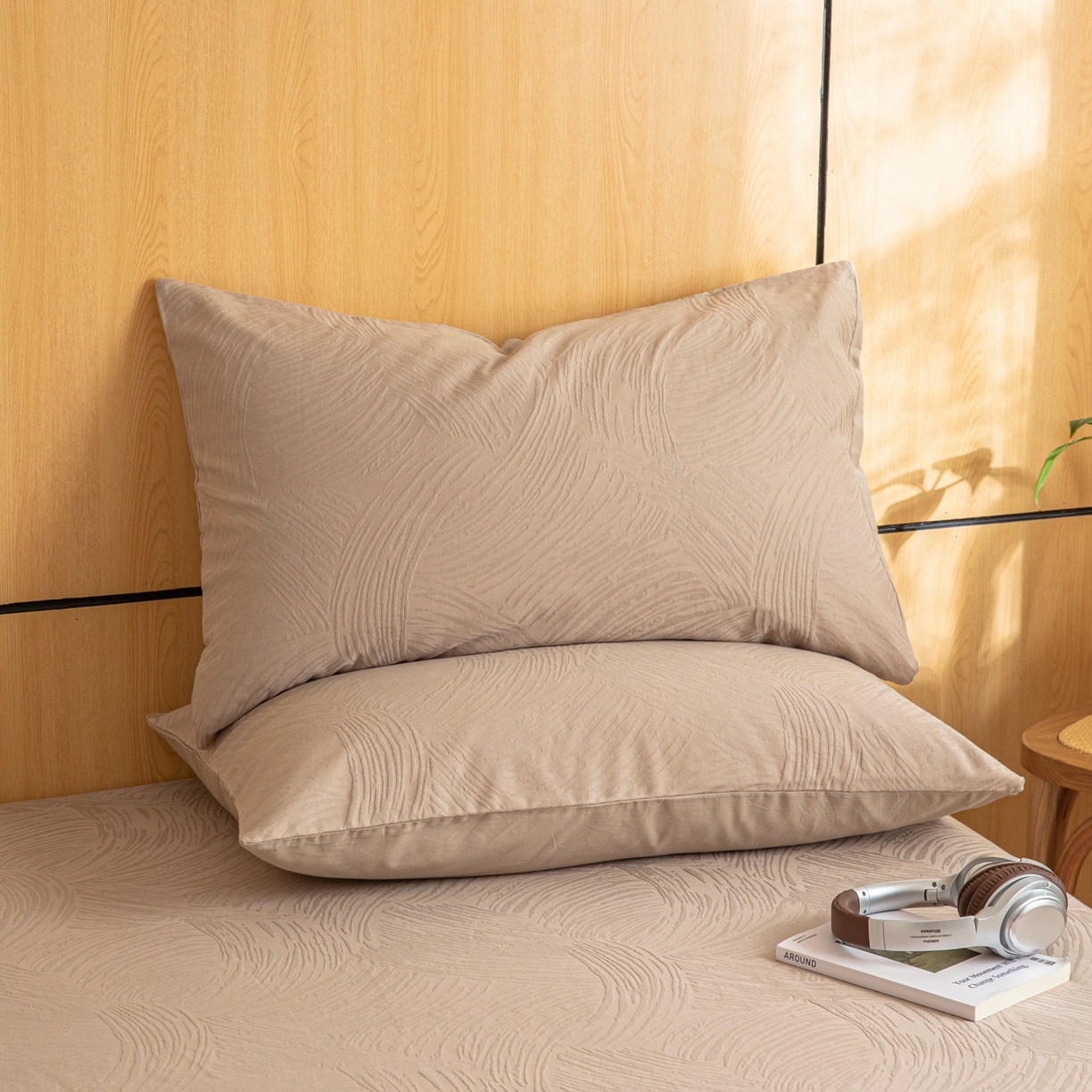 91家纺网 家纺一手货源 找家纺 眠博士 2026新款60水洗立体提花枕套场景二 月岛弥生-杏