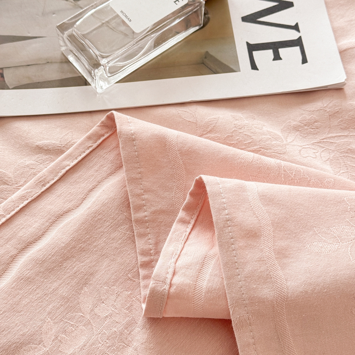 91家纺网 家纺一手货源 找家纺 （总）眠博士 2026新款60水洗立体提花枕套场景二