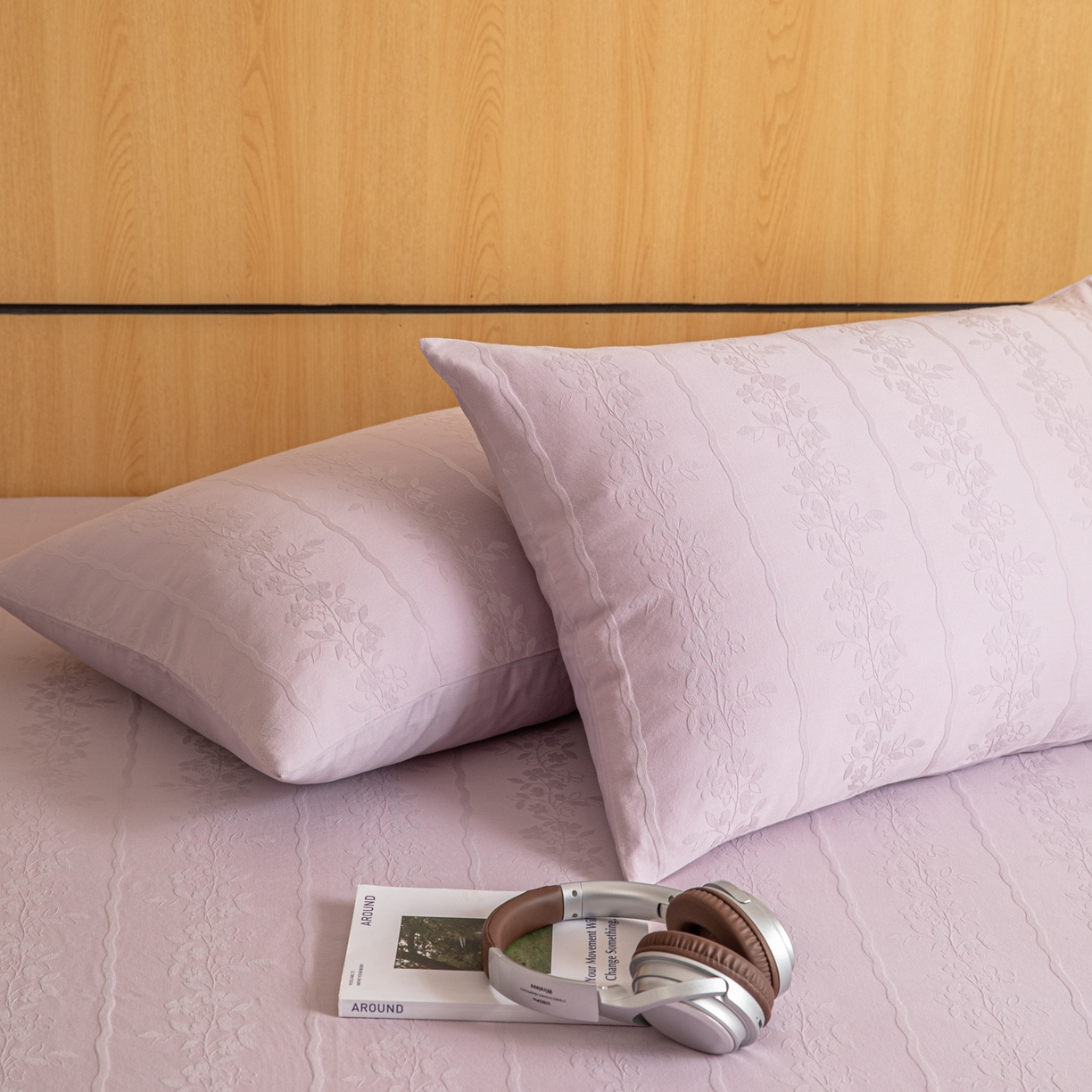 91家纺网 家纺一手货源 找家纺 眠博士 2026新款60水洗立体提花枕套场景二 花间梦-紫