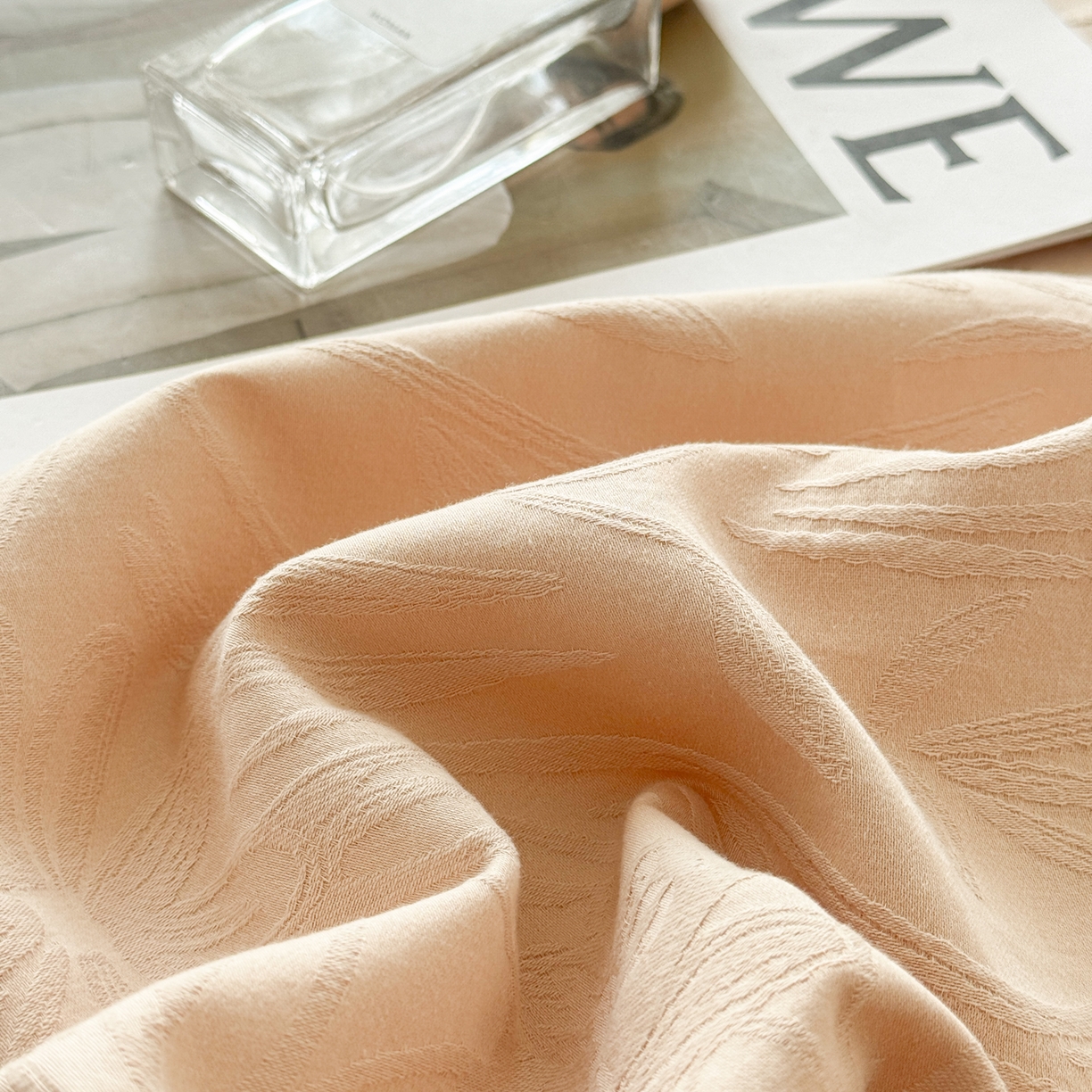 91家纺网 家纺一手货源 找家纺 眠博士 2026新款60水洗立体提花枕套场景二 绵语-卡其