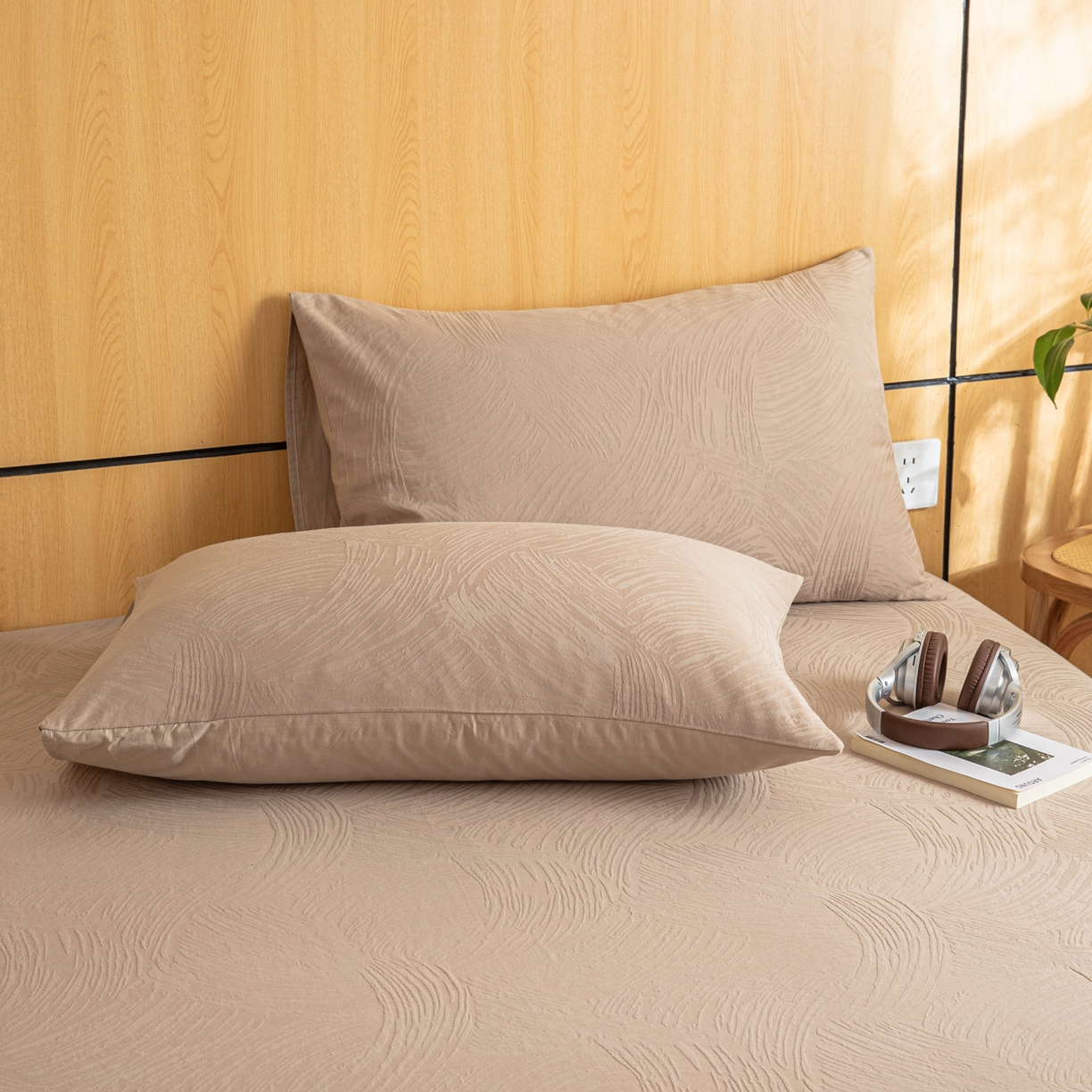 91家纺网 家纺一手货源 找家纺 眠博士 2026新款60水洗立体提花枕套场景二 月岛弥生-杏