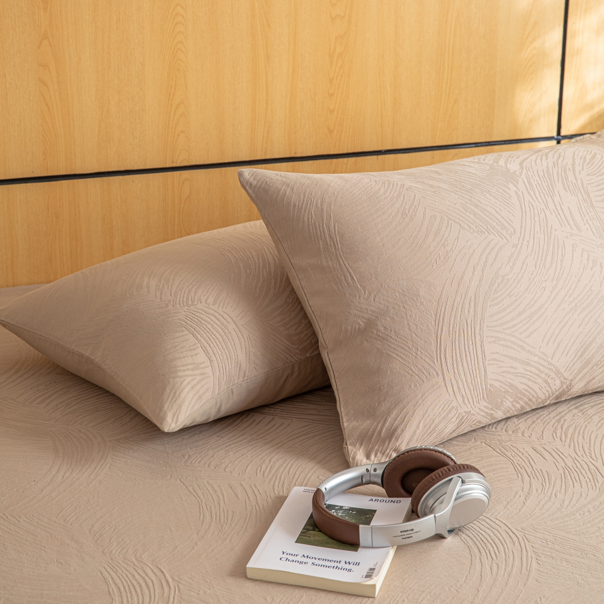 91家纺网 家纺一手货源 找家纺 眠博士 2026新款60水洗立体提花枕套场景二 月岛弥生-杏