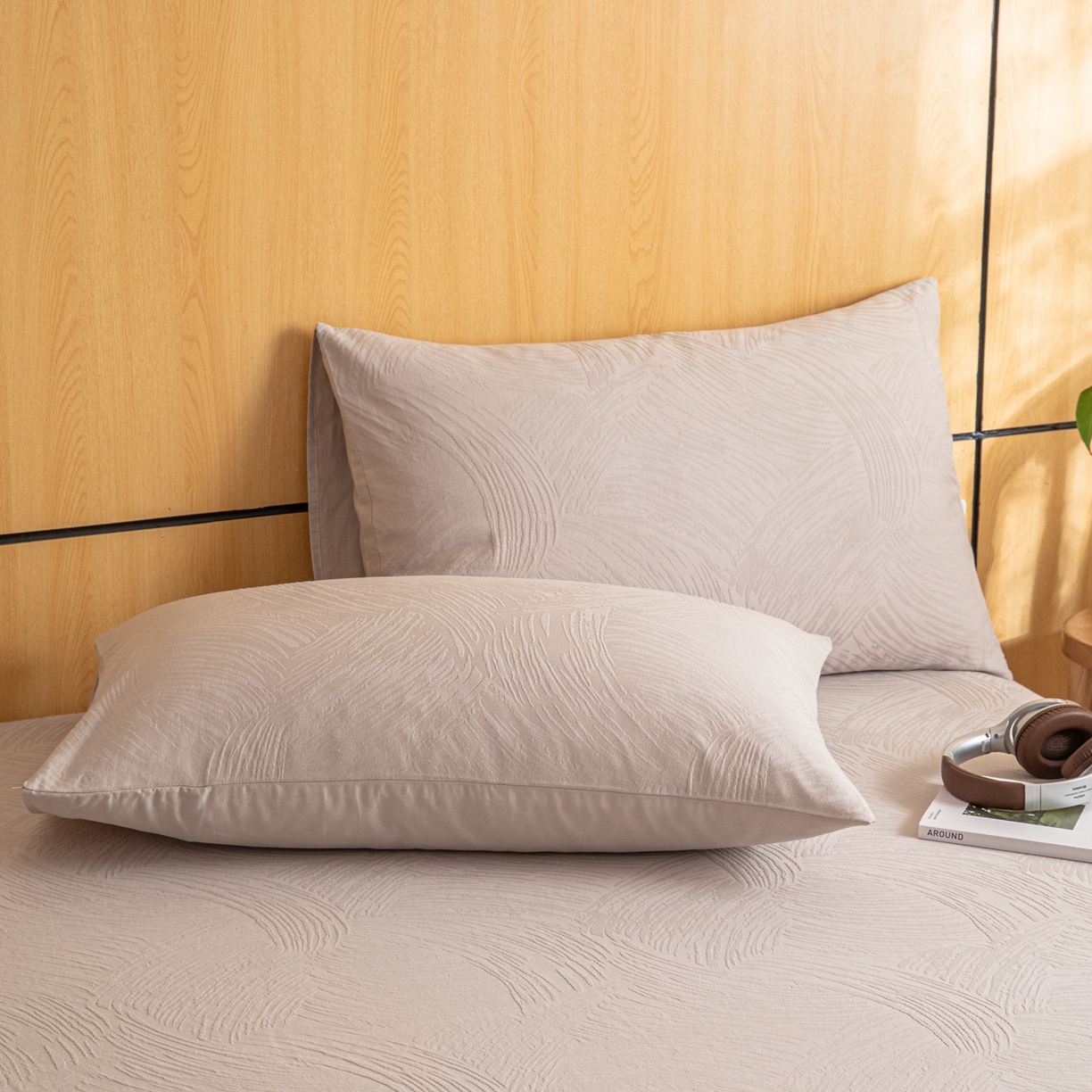 91家纺网 家纺一手货源 找家纺 眠博士 2026新款60水洗立体提花枕套场景二 月岛弥生-灰