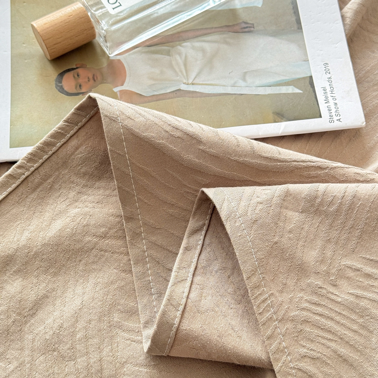 91家纺网 家纺一手货源 找家纺 眠博士 2026新款60水洗立体提花枕套场景二 月岛弥生-杏