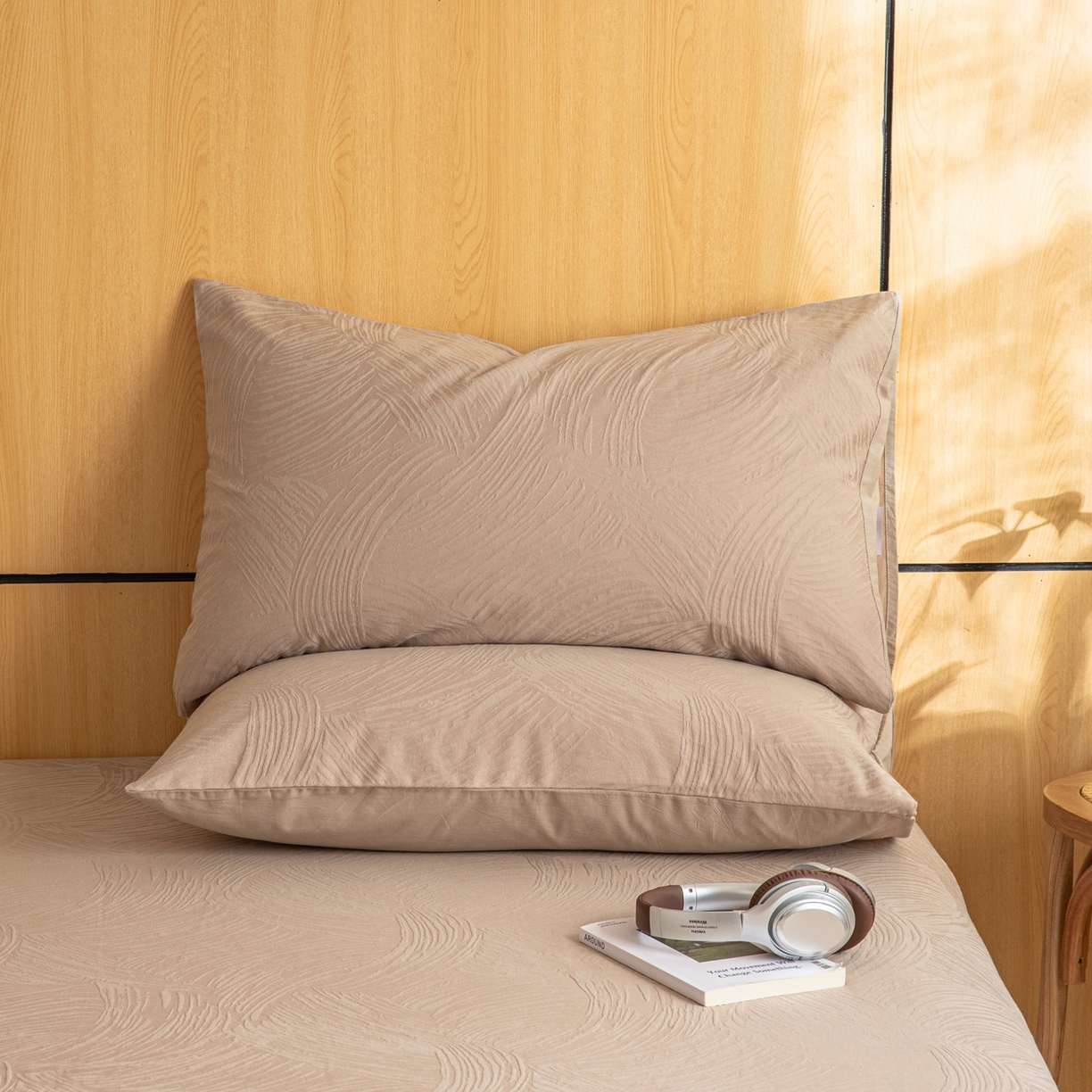 91家纺网 家纺一手货源 找家纺 眠博士 2026新款60水洗立体提花枕套场景二 月岛弥生-杏