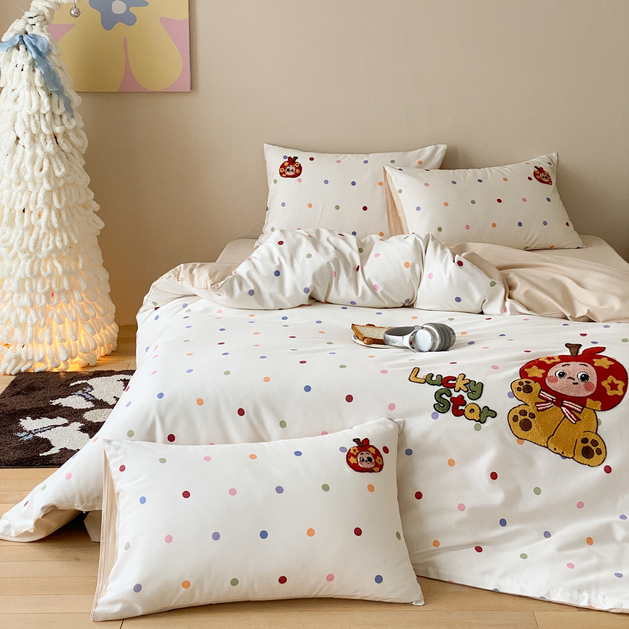 91家纺网 家纺一手货源 找家纺 眠博士 2026新款50支长绒棉毛巾绣四件套 50支长绒棉套件-波点星星人