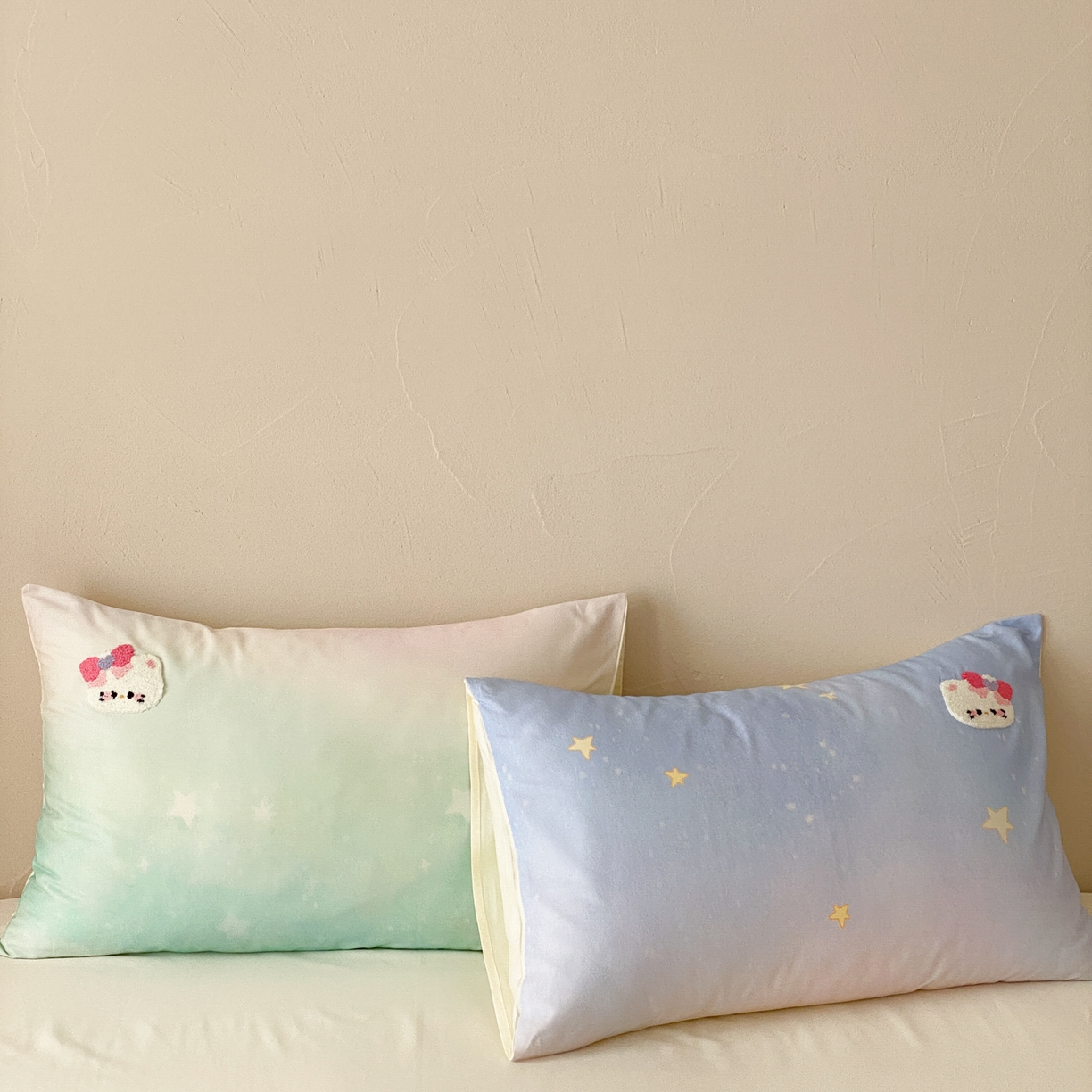 91家纺网 家纺一手货源 找家纺 眠博士 2026新款50支长绒棉毛巾绣四件套 50支长绒棉套件-星点猫咪