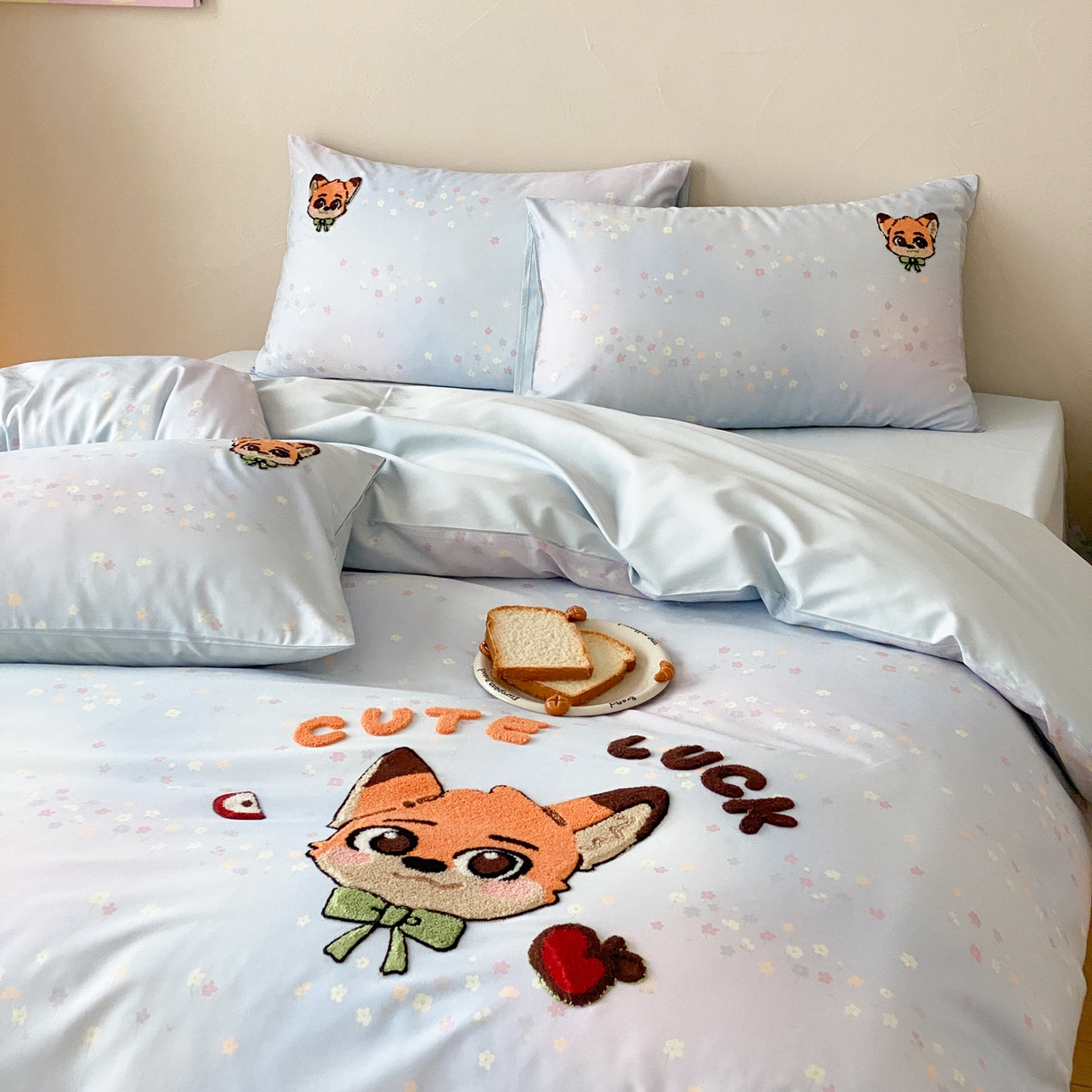 91家纺网 家纺一手货源 找家纺 眠博士 2026新款50支长绒棉毛巾绣四件套 50支长绒棉套件-青橙狐宝