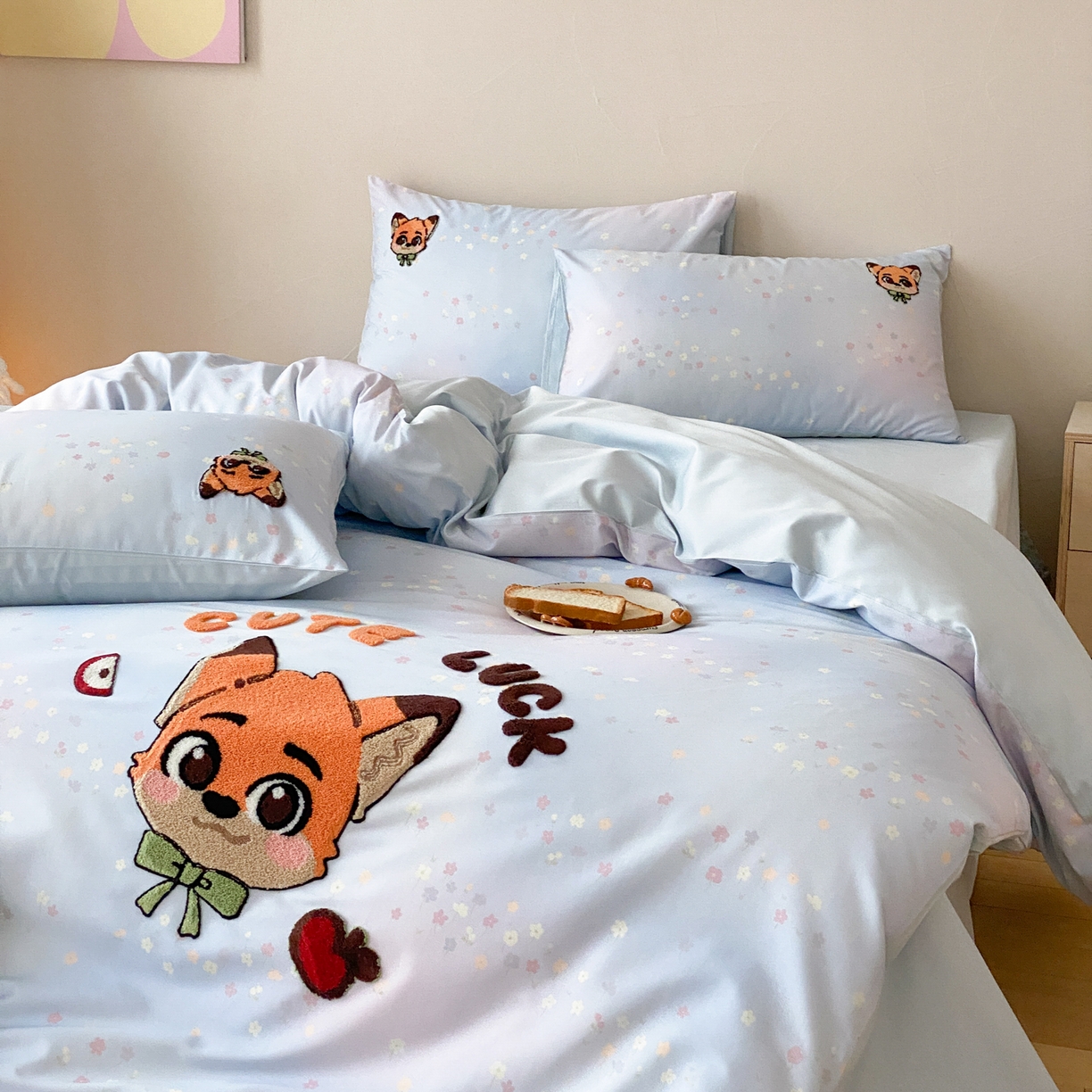 91家纺网 家纺一手货源 找家纺 眠博士 2026新款50支长绒棉毛巾绣四件套 50支长绒棉套件-青橙狐宝