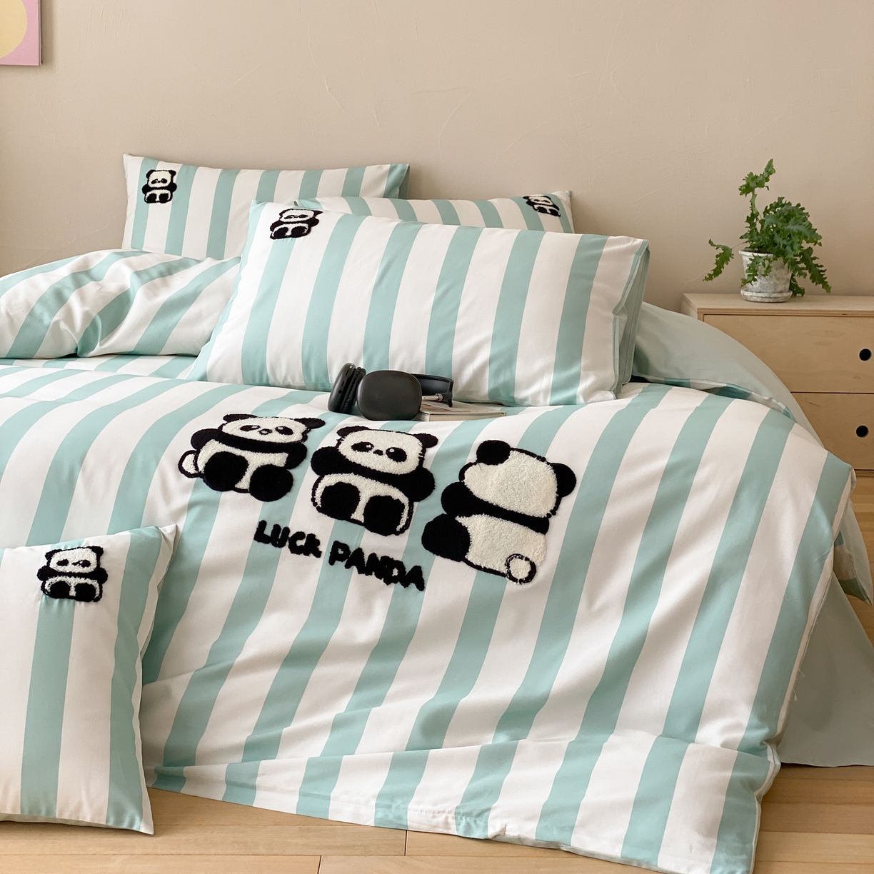 91家纺网 家纺一手货源 找家纺 眠博士 2026新款50支长绒棉毛巾绣四件套 50支长绒棉套件-幸运熊宝