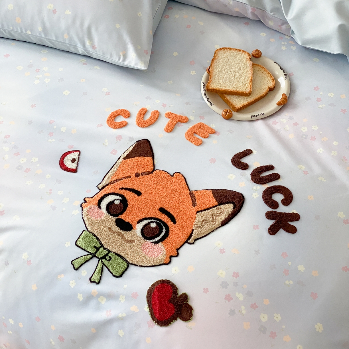 91家纺网 家纺一手货源 找家纺 眠博士 2026新款50支长绒棉毛巾绣四件套 50支长绒棉套件-青橙狐宝