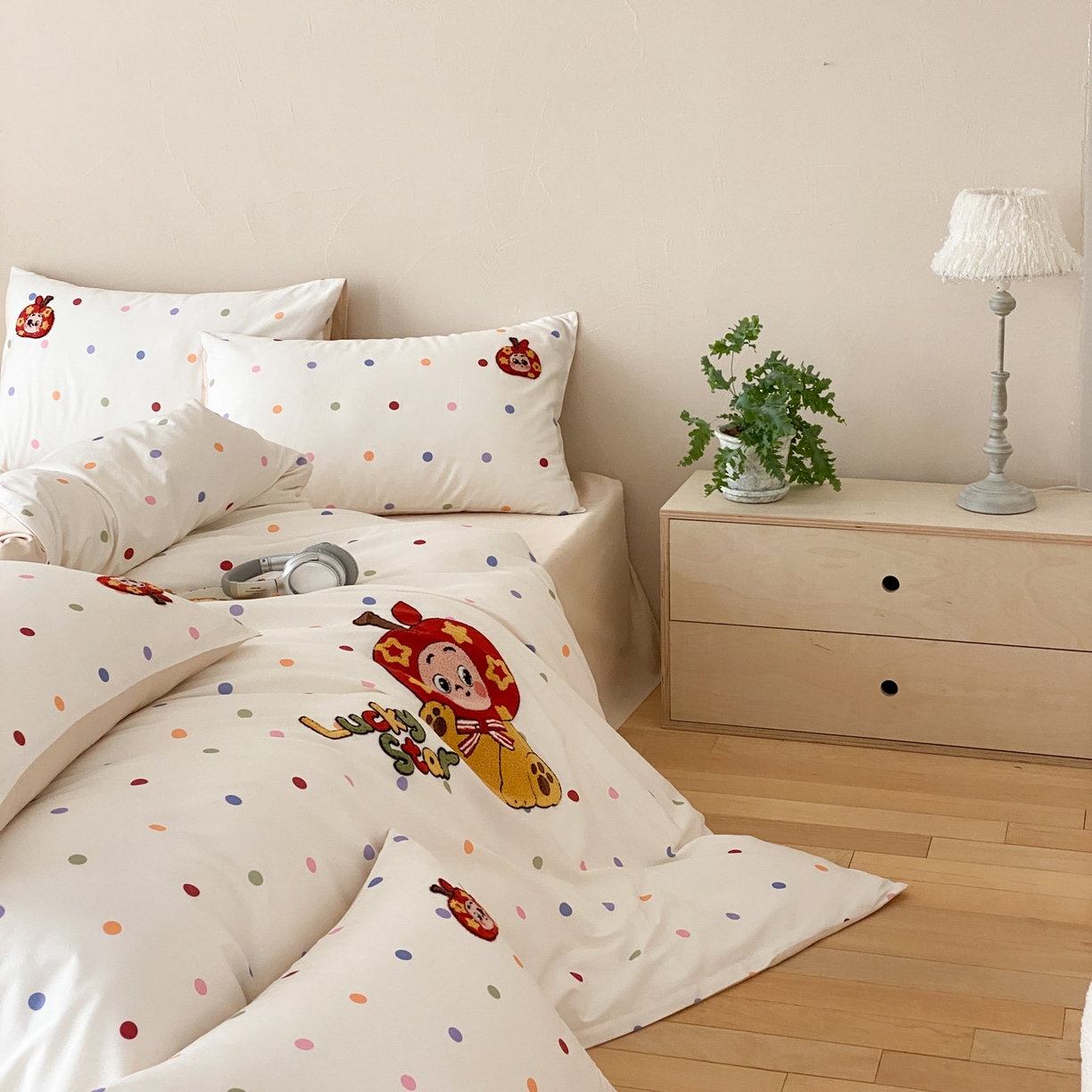 91家纺网 家纺一手货源 找家纺 眠博士 2026新款50支长绒棉毛巾绣四件套 50支长绒棉套件-波点星星人