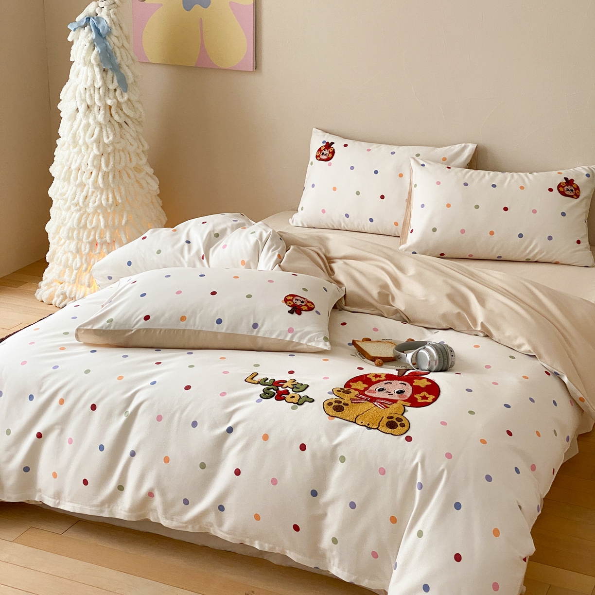 91家纺网 家纺一手货源 找家纺 眠博士 2026新款50支长绒棉毛巾绣四件套 50支长绒棉套件-波点星星人