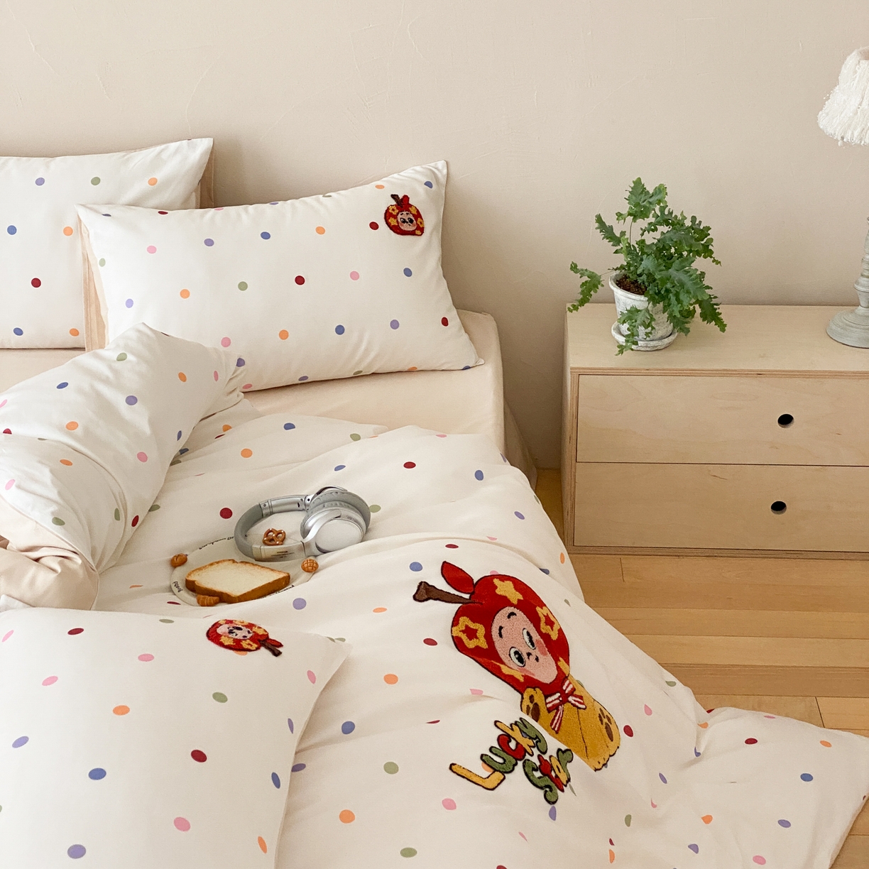 91家纺网 家纺一手货源 找家纺 眠博士 2026新款50支长绒棉毛巾绣四件套 50支长绒棉套件-波点星星人