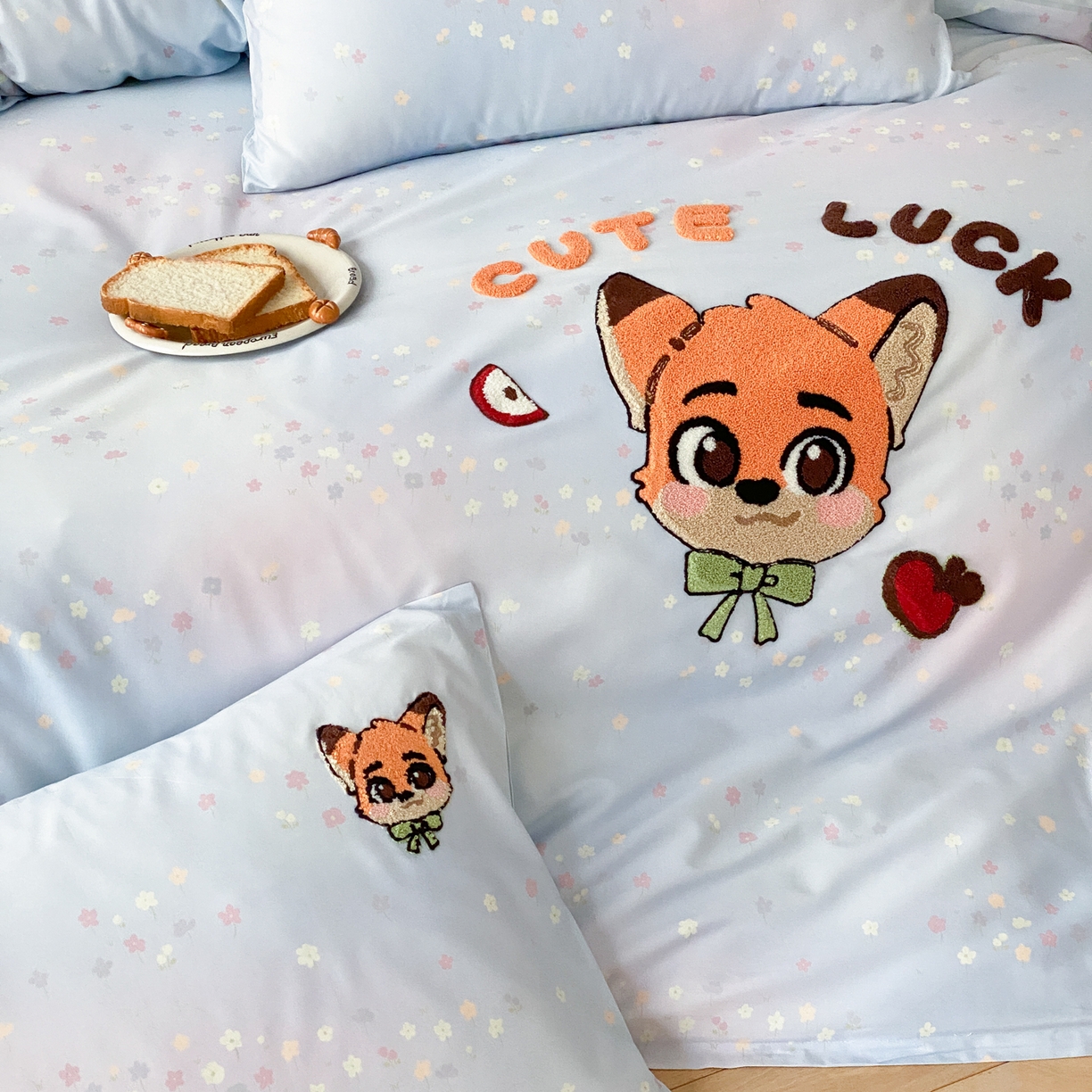 91家纺网 家纺一手货源 找家纺 眠博士 2026新款50支长绒棉毛巾绣四件套 50支长绒棉套件-青橙狐宝