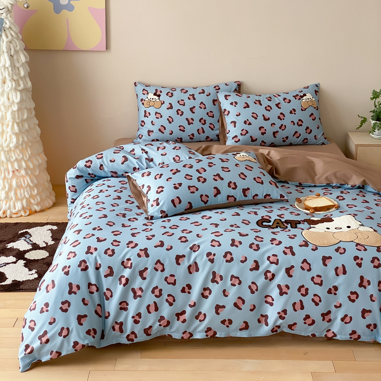 91家纺网 家纺一手货源 找家纺 眠博士 2026新款50支长绒棉毛巾绣四件套 50支长绒棉套件-豹纹猫宝