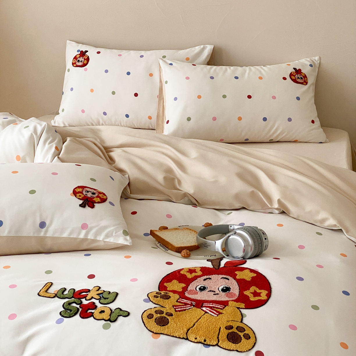 91家纺网 家纺一手货源 找家纺 眠博士 2026新款50支长绒棉毛巾绣四件套 50支长绒棉套件-波点星星人