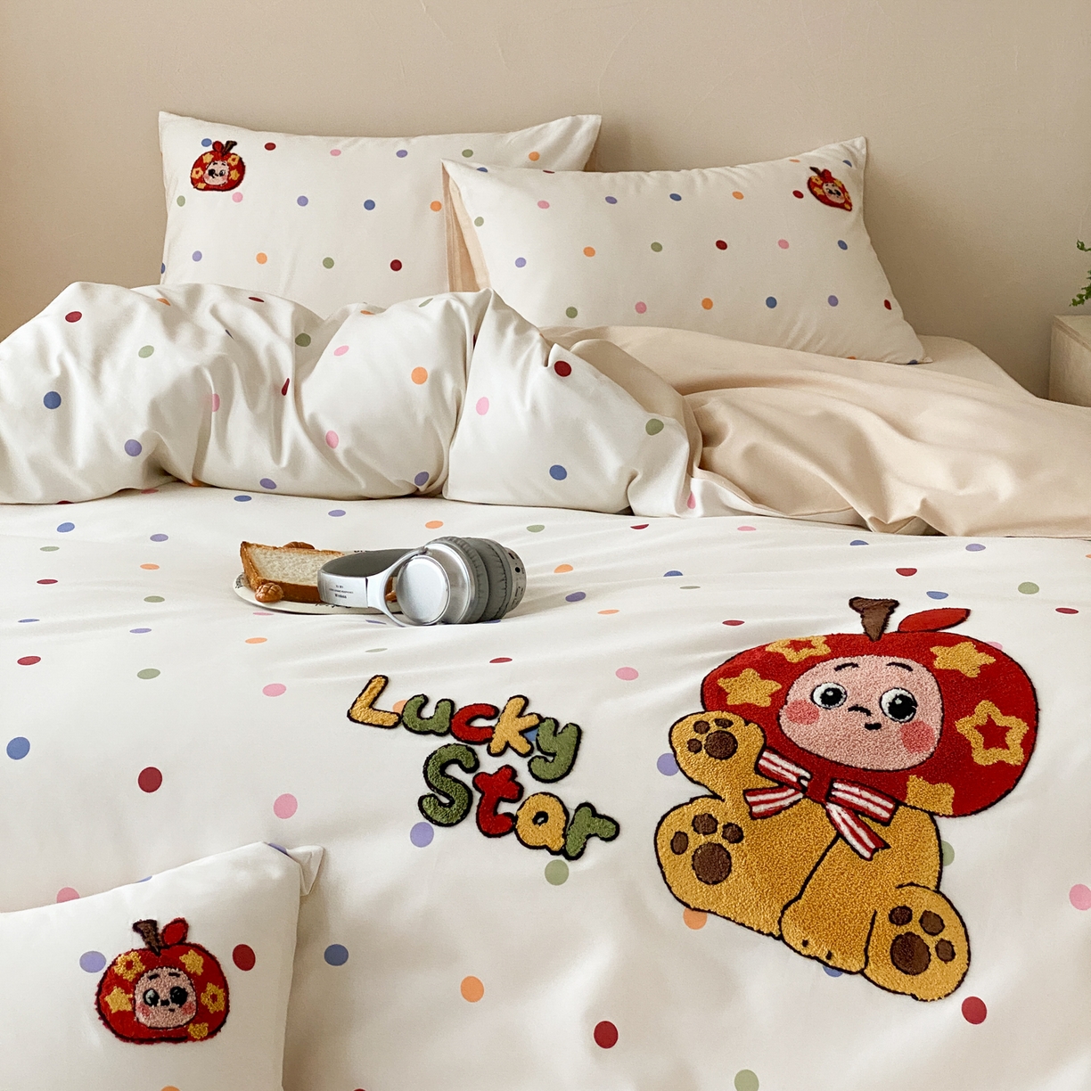 91家纺网 家纺一手货源 找家纺 眠博士 2026新款50支长绒棉毛巾绣四件套 50支长绒棉套件-波点星星人