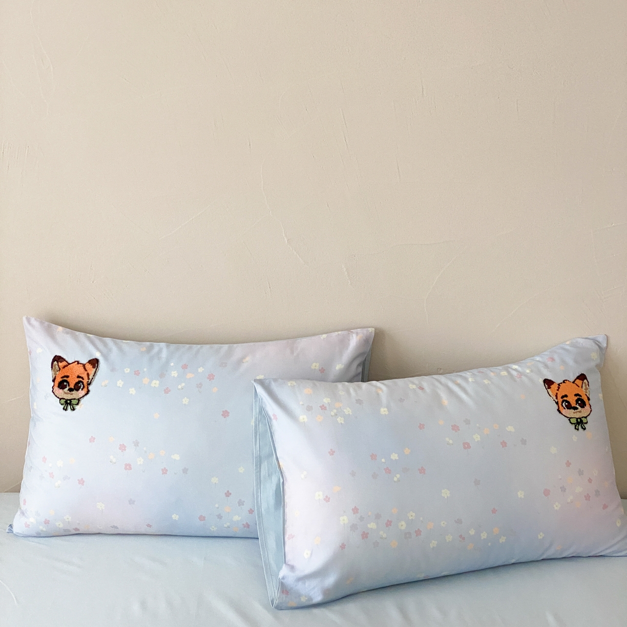 91家纺网 家纺一手货源 找家纺 眠博士 2026新款50支长绒棉毛巾绣四件套 50支长绒棉套件-青橙狐宝