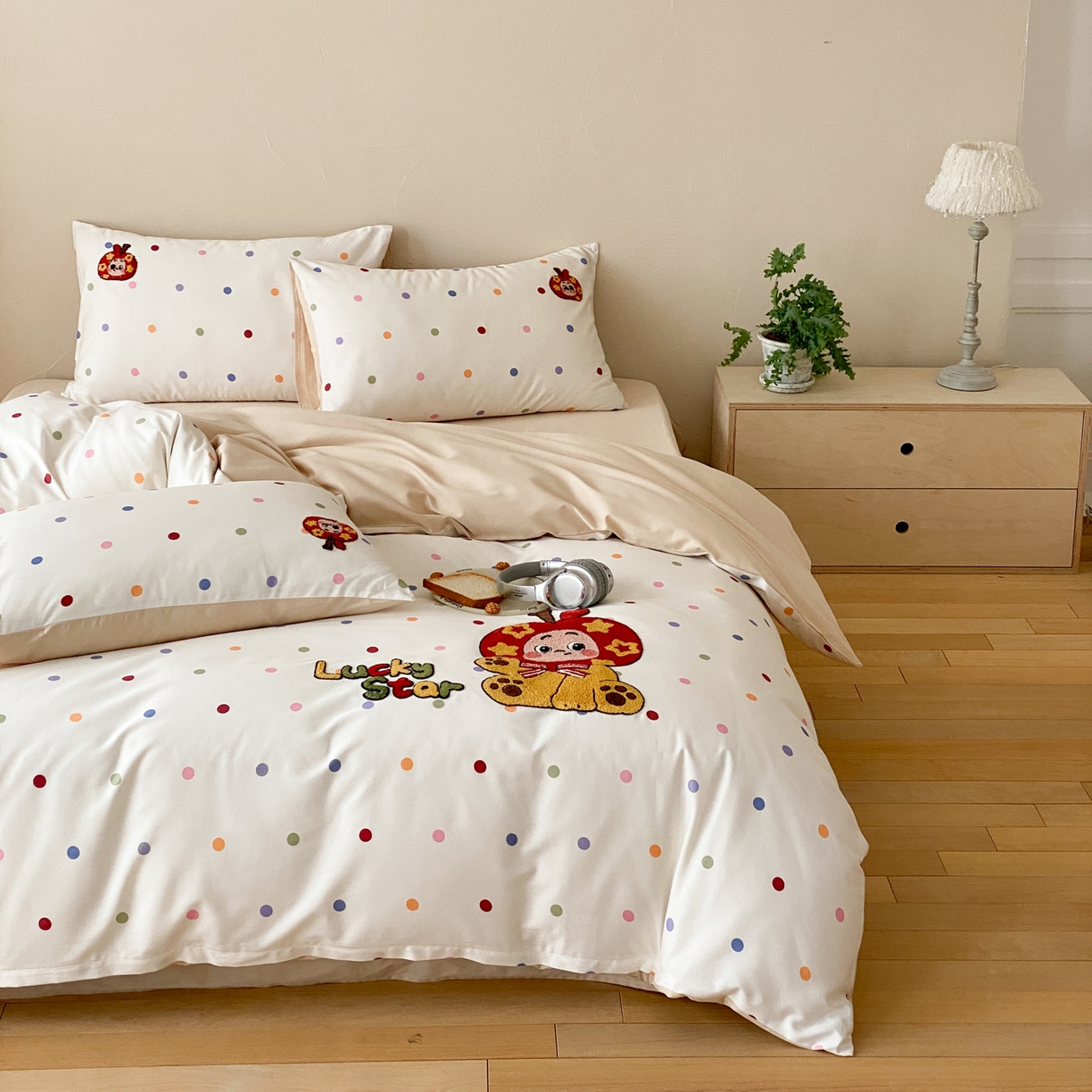 91家纺网 家纺一手货源 找家纺 眠博士 2026新款50支长绒棉毛巾绣四件套 50支长绒棉套件-波点星星人