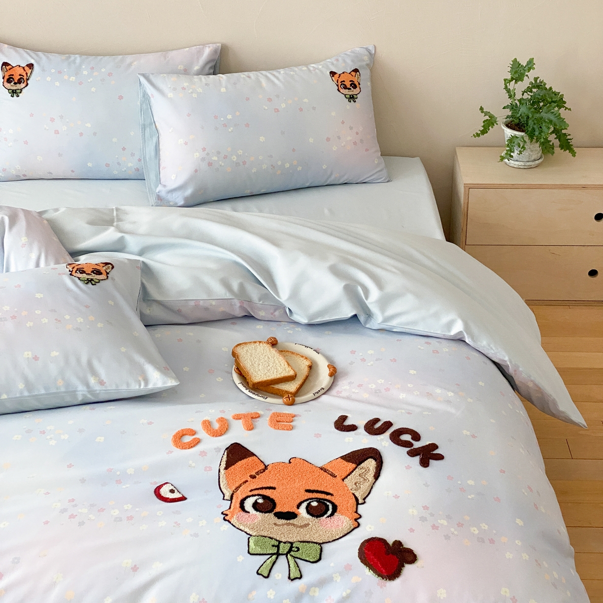 91家纺网 家纺一手货源 找家纺 眠博士 2026新款50支长绒棉毛巾绣四件套 50支长绒棉套件-青橙狐宝