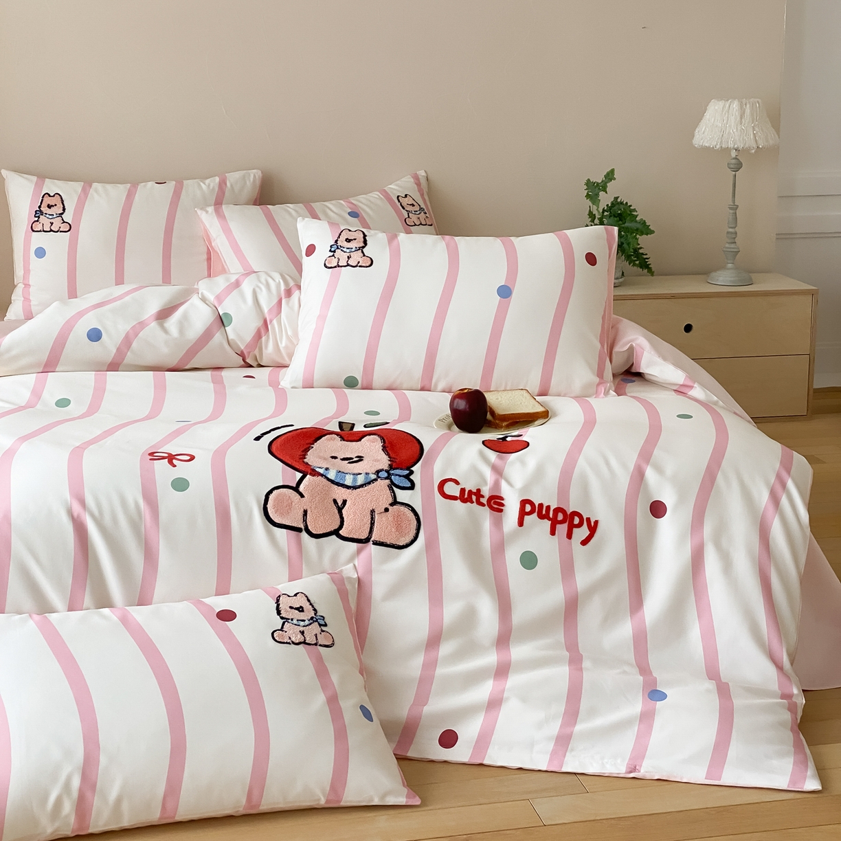 91家纺网 家纺一手货源 找家纺 眠博士 2026新款50支长绒棉毛巾绣四件套 50支长绒棉套件-粉桃犬仔