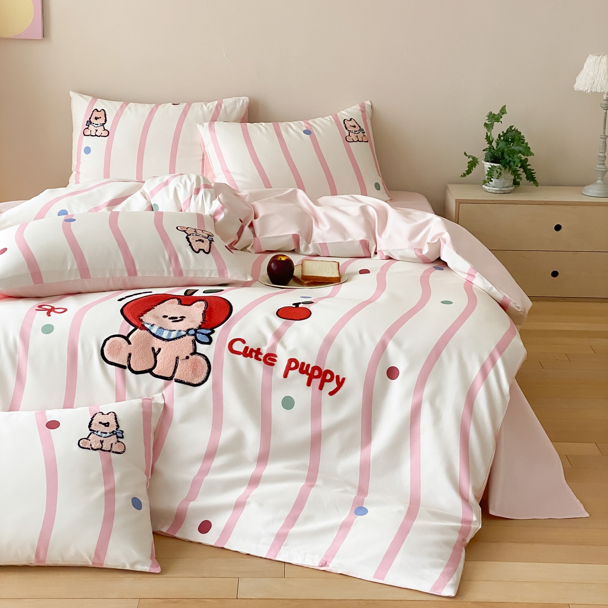 91家纺网 家纺一手货源 找家纺 眠博士 2026新款50支长绒棉毛巾绣四件套 50支长绒棉套件-粉桃犬仔