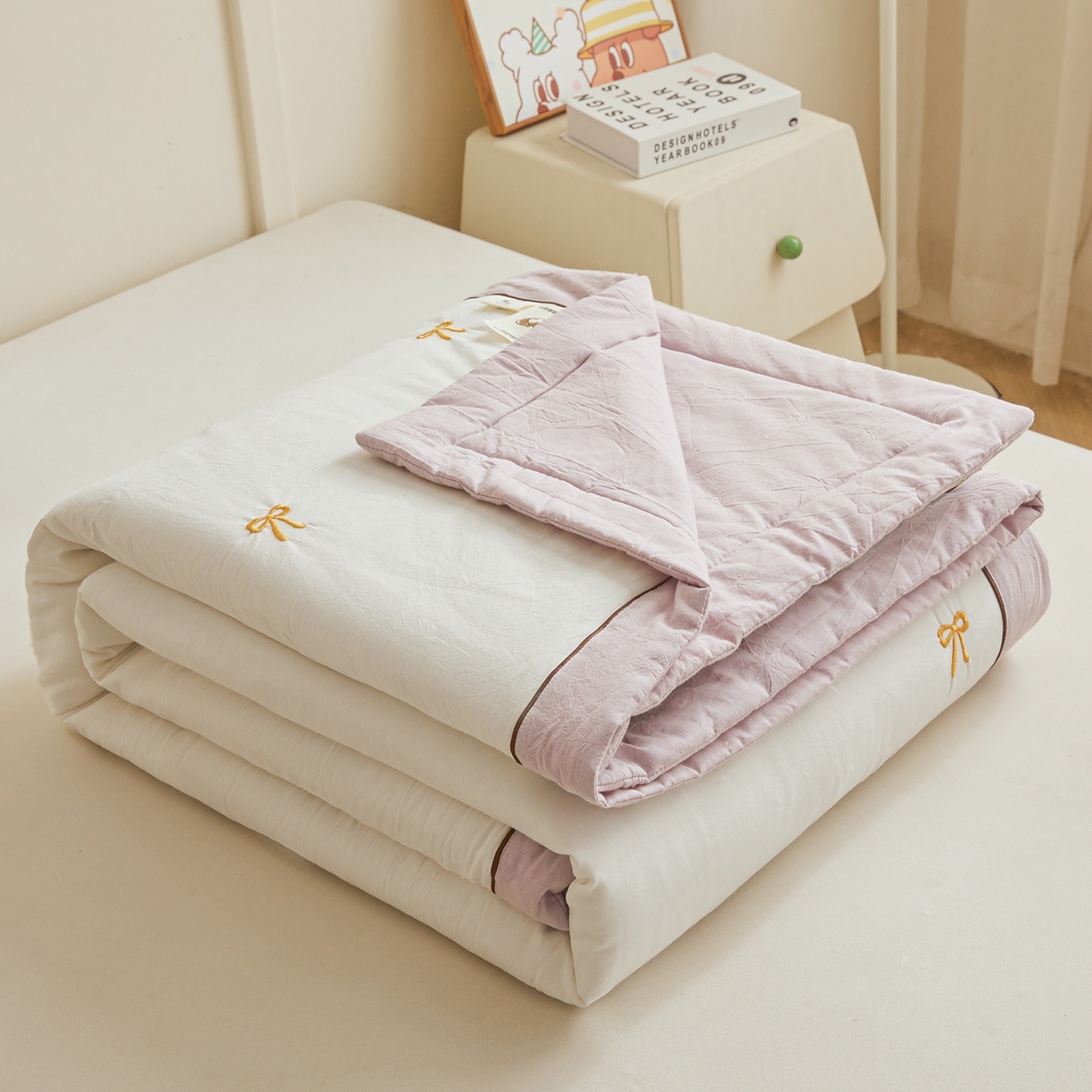 91家纺网 家纺一手货源 找家纺 （总）仁凯家纺 2026新款A类100%棉花刺绣款手包边夏被夏凉被空调被