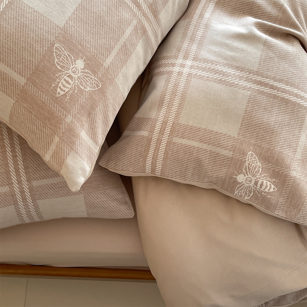 91家纺网 家纺一手货源 找家纺 傲蕾良品 2026新款【自由组合】色织云柔控温被夏被（四件套） 奶棕蜂语