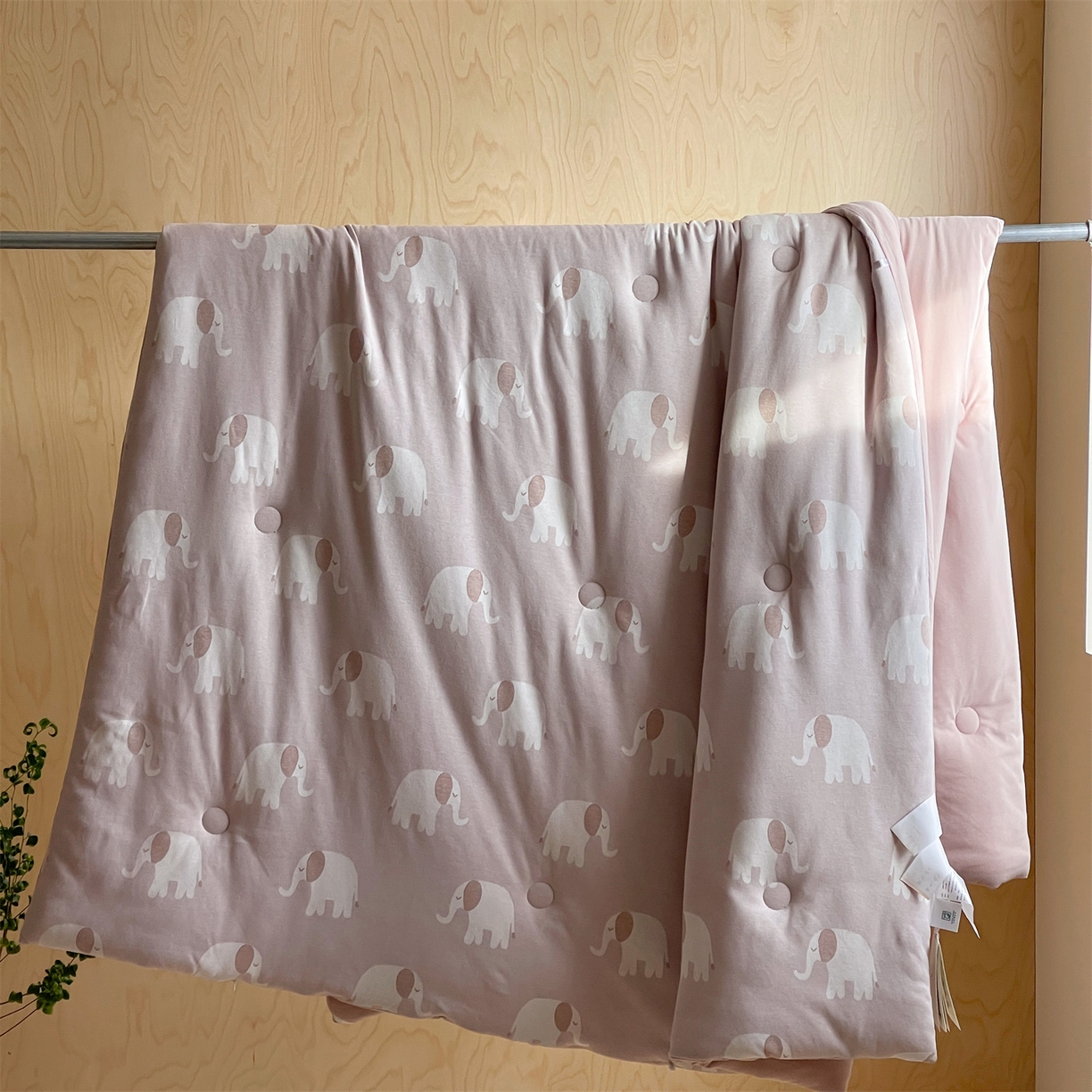 91家纺网 家纺一手货源 找家纺 傲蕾良品 2026新款【自由组合】色织云柔控温被夏被（四件套） 糯糯粉象