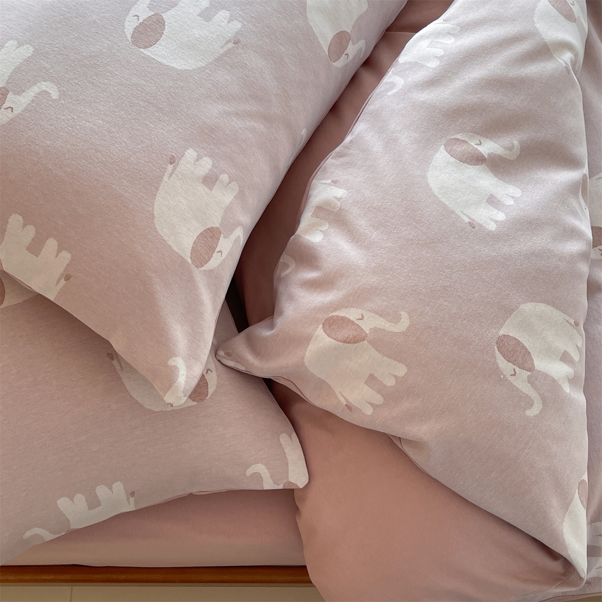 91家纺网 家纺一手货源 找家纺 傲蕾良品 2026新款【自由组合】色织云柔控温被夏被（四件套） 糯糯粉象