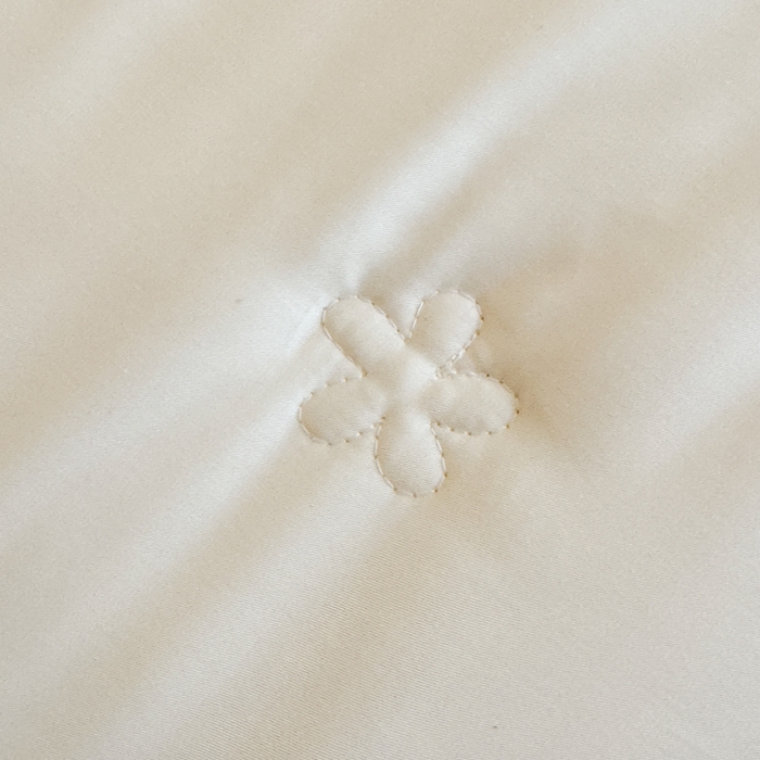 91家纺网 家纺一手货源 找家纺 爱家（原缔乐家纺） 2026新款轻奢法式天丝夏被四件套 花雾织梦-奶昔白