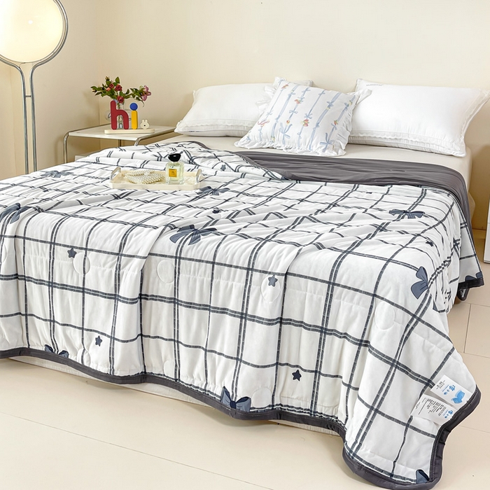 91家纺网 家纺一手货源 找家纺 悦织湾家纺 冰丝冰激凌夏被2026新款凉感丝冻冻印花冰淇淋绗绣包边夏凉被轻奢空调被     格子蝴蝶