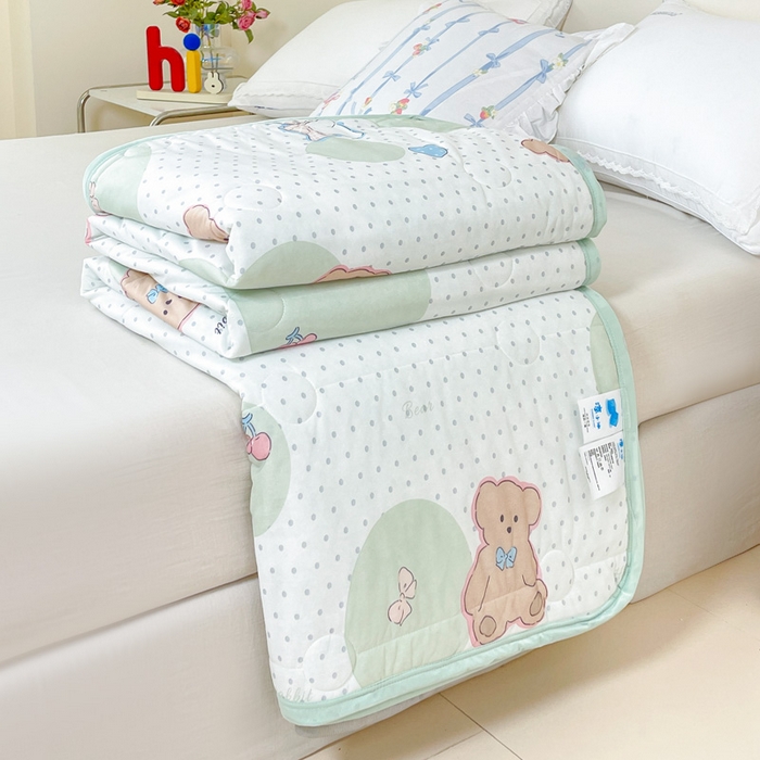 91家纺网 家纺一手货源 找家纺 悦织湾家纺 冰丝冰激凌夏被2026新款凉感丝冻冻印花冰淇淋绗绣包边夏凉被轻奢空调被     气球熊-绿