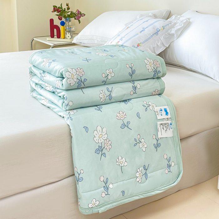 91家纺网 家纺一手货源 找家纺 悦织湾家纺 冰丝冰激凌夏被2026新款凉感丝冻冻印花冰淇淋绗绣包边夏凉被轻奢空调被     小花-绿