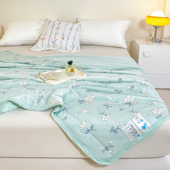 91家纺网 家纺一手货源 找家纺 悦织湾家纺 冰丝冰激凌夏被2026新款凉感丝冻冻印花冰淇淋绗绣包边夏凉被轻奢空调被     小花-绿