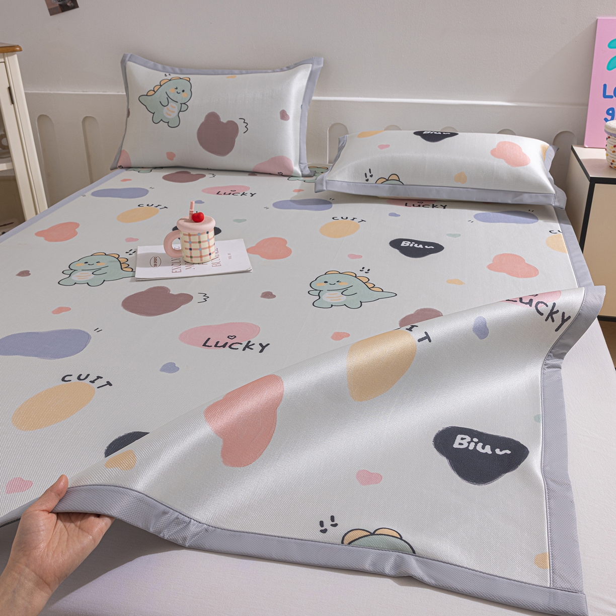 91家纺网 家纺一手货源 找家纺 （总）小萌虎 2026新款碳光冰丝席平铺款床席款