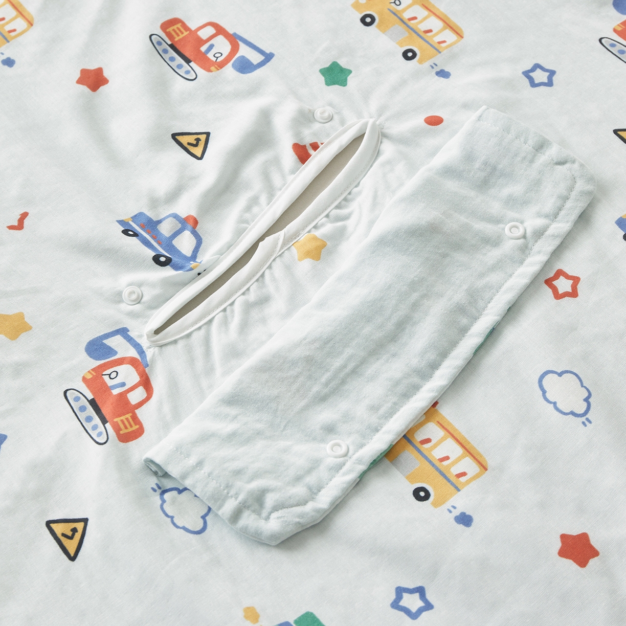 91家纺网 家纺一手货源 找家纺 荷马之梦 2026新款全棉纱布印花小版盖毯山茶蚕丝儿童拥抱防踢夏被-拥抱森林 滴滴汽车