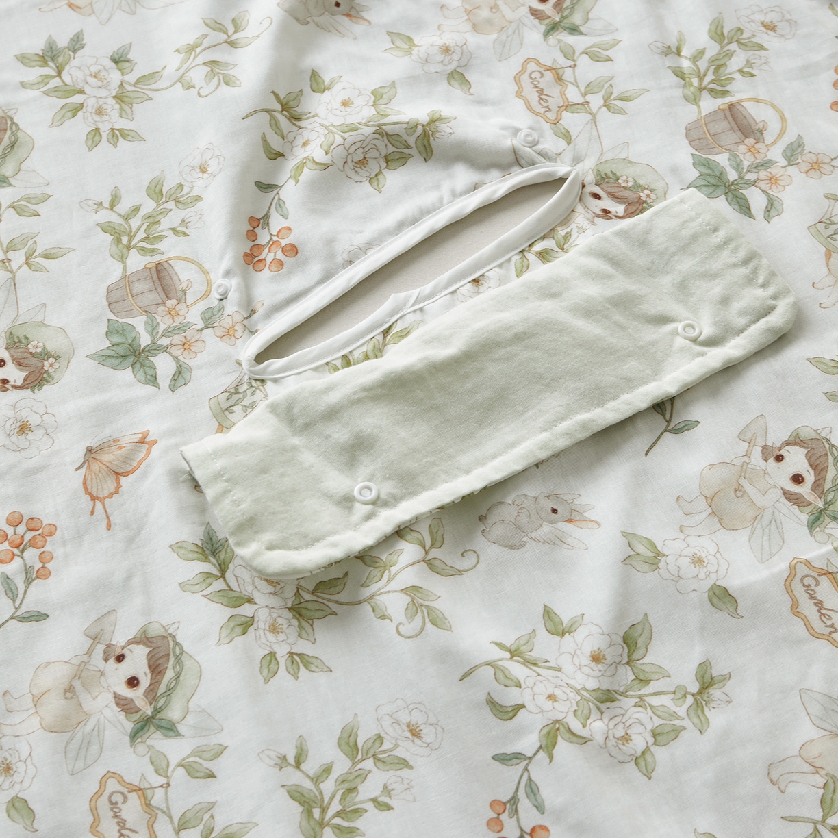 91家纺网 家纺一手货源 找家纺 荷马之梦 2026新款全棉纱布印花小版盖毯山茶蚕丝儿童拥抱防踢夏被-拥抱森林 茶园梦境