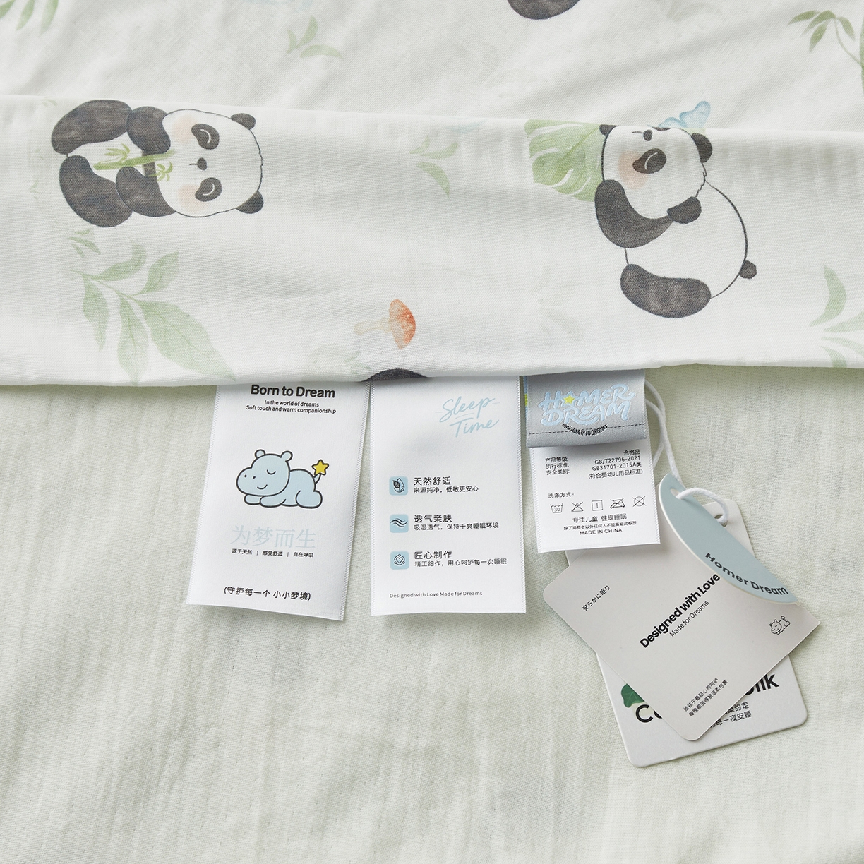 91家纺网 家纺一手货源 找家纺 荷马之梦 2026新款全棉纱布印花小版盖毯山茶蚕丝儿童拥抱防踢夏被-拥抱森林 萌趣熊猫