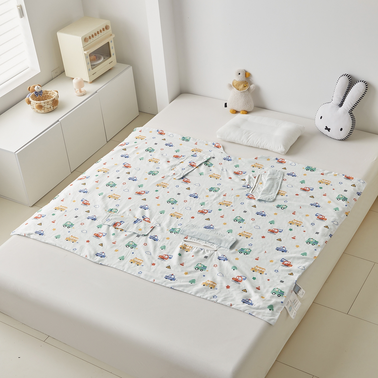 91家纺网 家纺一手货源 找家纺 荷马之梦 2026新款全棉纱布印花小版盖毯山茶蚕丝儿童拥抱防踢夏被-拥抱森林 滴滴汽车