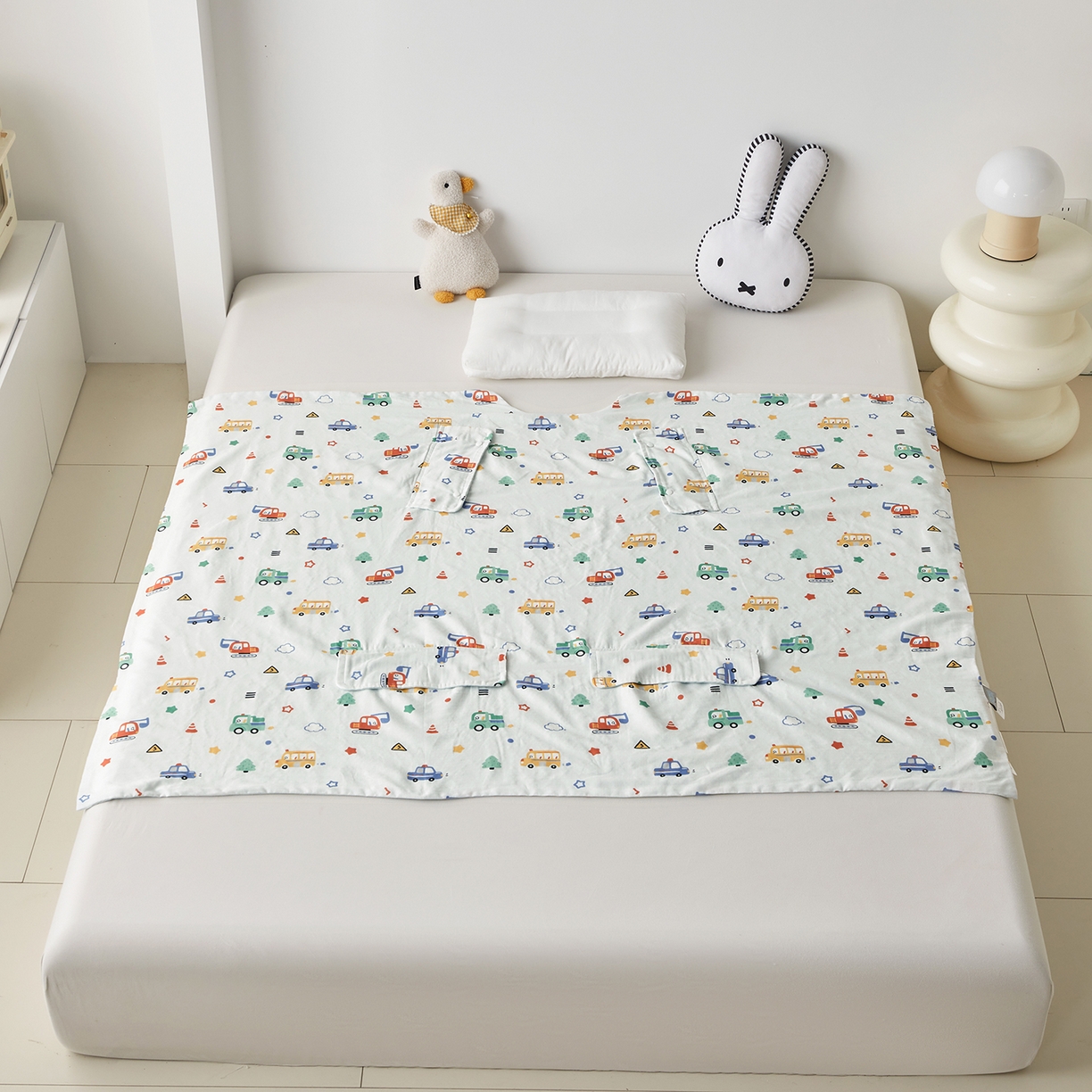 91家纺网 家纺一手货源 找家纺 荷马之梦 2026新款全棉纱布印花小版盖毯山茶蚕丝儿童拥抱防踢夏被-拥抱森林 滴滴汽车