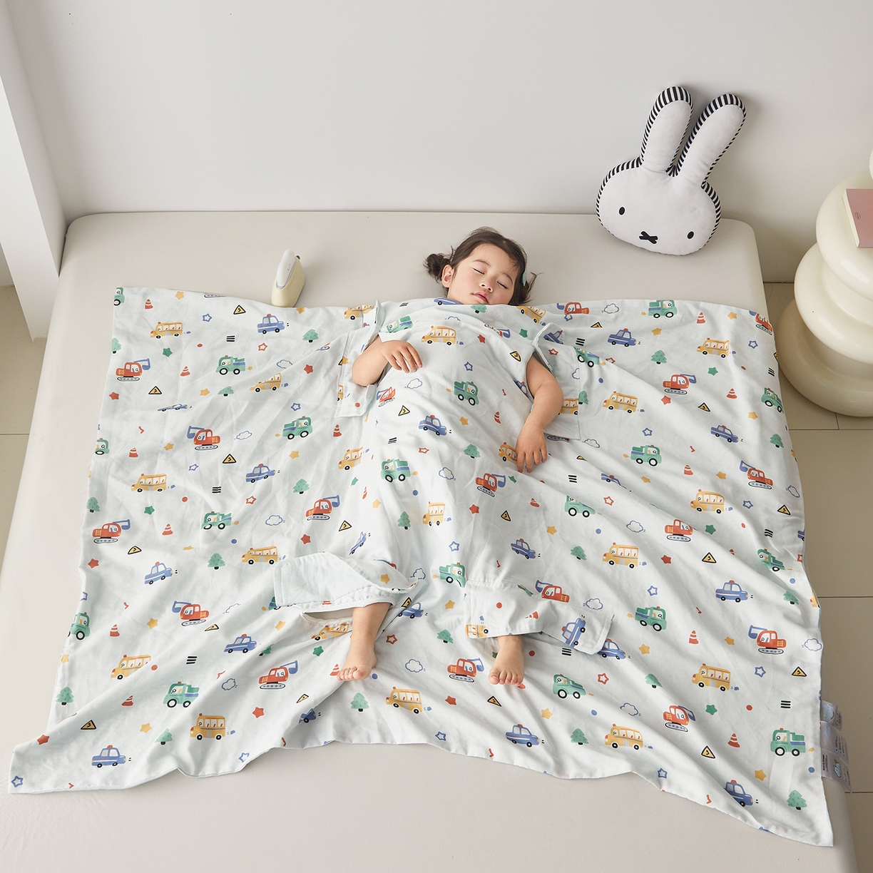 91家纺网 家纺一手货源 找家纺 荷马之梦 2026新款全棉纱布印花小版盖毯山茶蚕丝儿童拥抱防踢夏被-拥抱森林 滴滴汽车