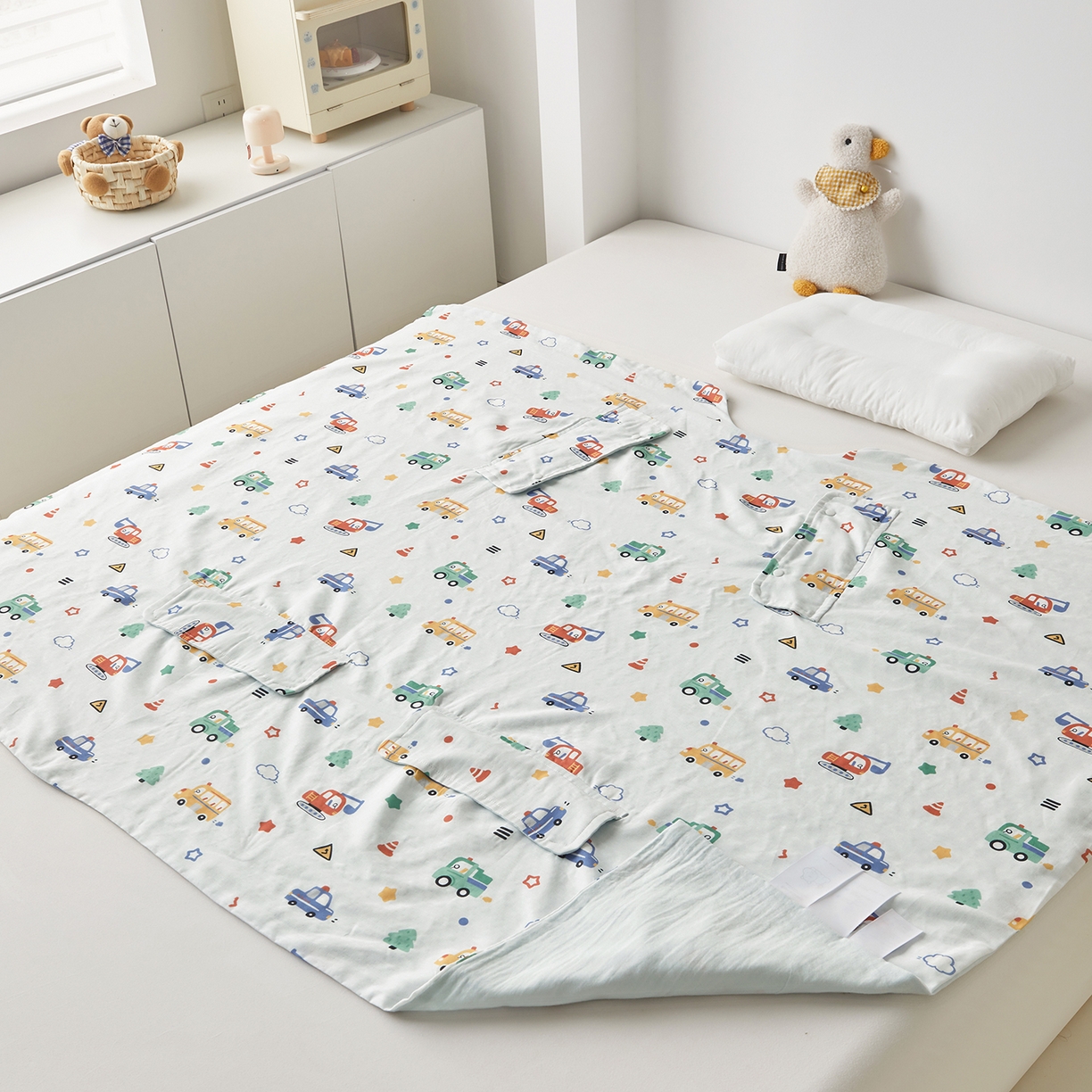 91家纺网 家纺一手货源 找家纺 荷马之梦 2026新款全棉纱布印花小版盖毯山茶蚕丝儿童拥抱防踢夏被-拥抱森林 滴滴汽车