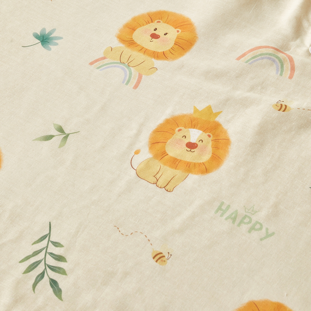 91家纺网 家纺一手货源 找家纺 荷马之梦 2026新款全棉纱布印花小版盖毯山茶蚕丝儿童拥抱防踢夏被-拥抱森林 萌狮派对