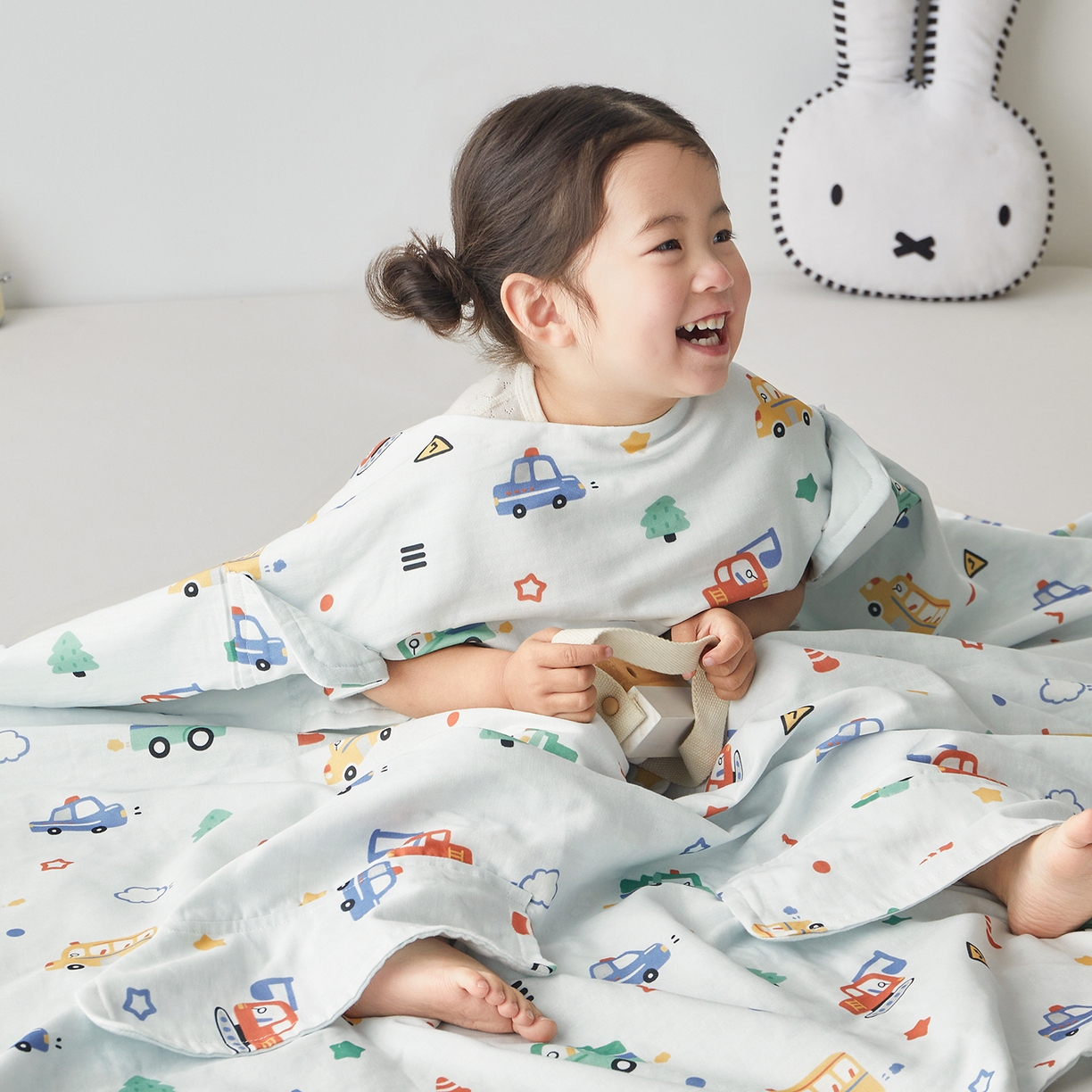 91家纺网 家纺一手货源 找家纺 荷马之梦 2026新款全棉纱布印花小版盖毯山茶蚕丝儿童拥抱防踢夏被-拥抱森林 滴滴汽车