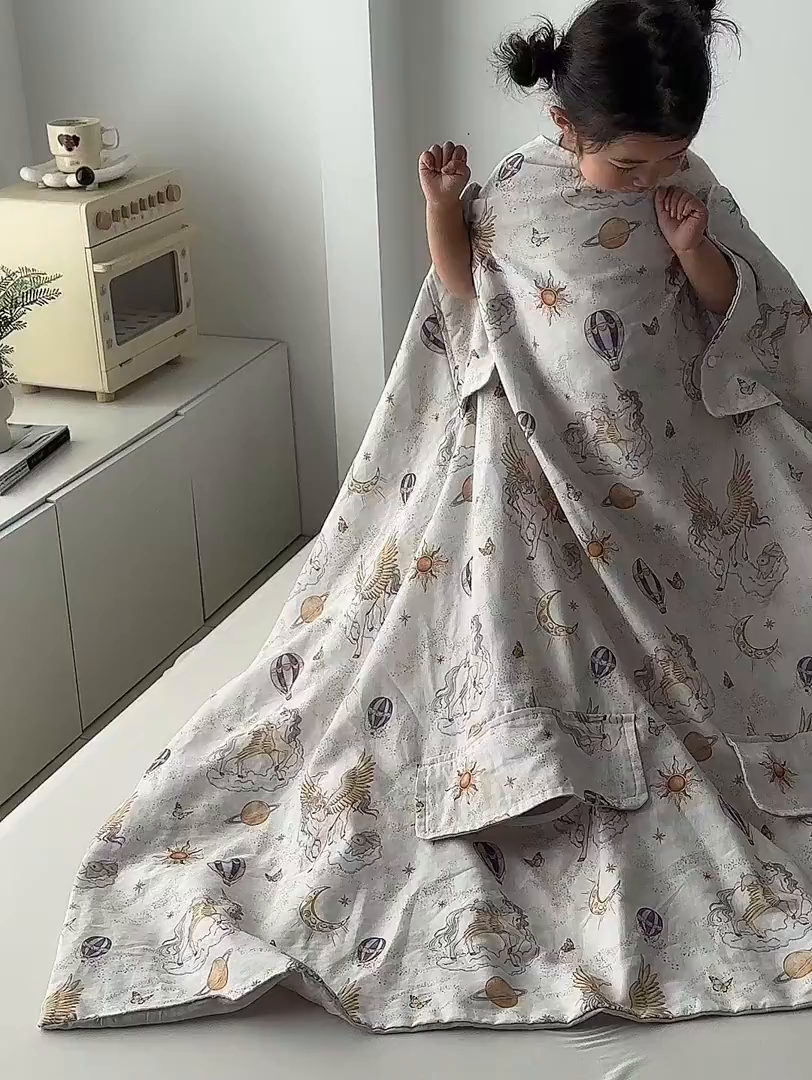 91家纺网 家纺一手货源 找家纺 荷马之梦 2026新款全棉纱布印花小版盖毯山茶蚕丝儿童拥抱防踢夏被-拥抱森林 天马逐风