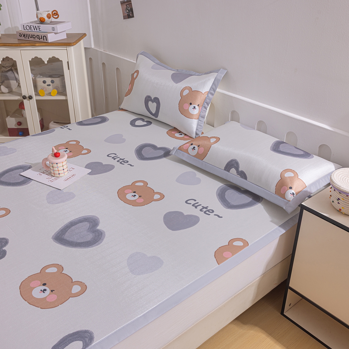 91家纺网 家纺一手货源 找家纺 小萌虎 2026新款碳光冰丝席平铺款床席款 爱心熊