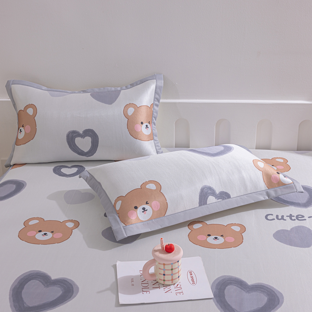 91家纺网 家纺一手货源 找家纺 小萌虎 2026新款碳光冰丝席平铺款床席款 爱心熊