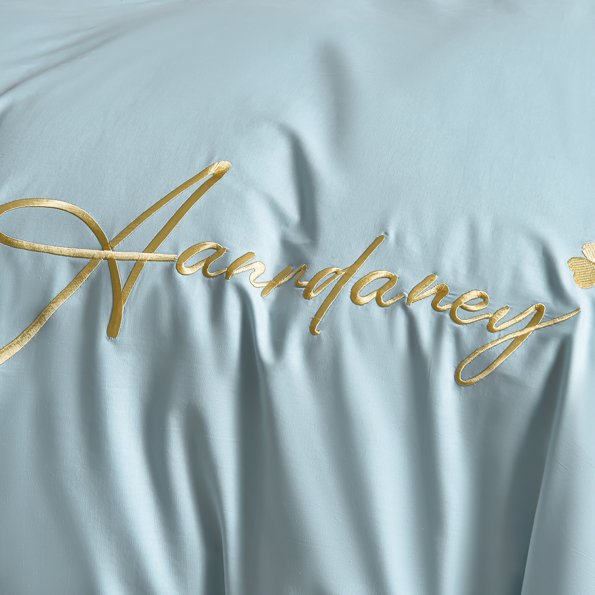 91家纺网 家纺一手货源 找家纺 湘雪家居 2026新款长绒棉高支高密纯棉刺绣四件套-幕镜款 幕镜-松石绿